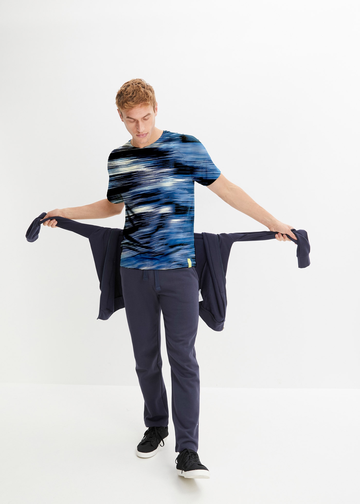 bonprix Kapuzensweatjacke »Kapuzen-Sweatjacke mit Reißverschluss« mit Kapuze, mit Reißverschluss, mit Kängurutaschen, Regular Fit