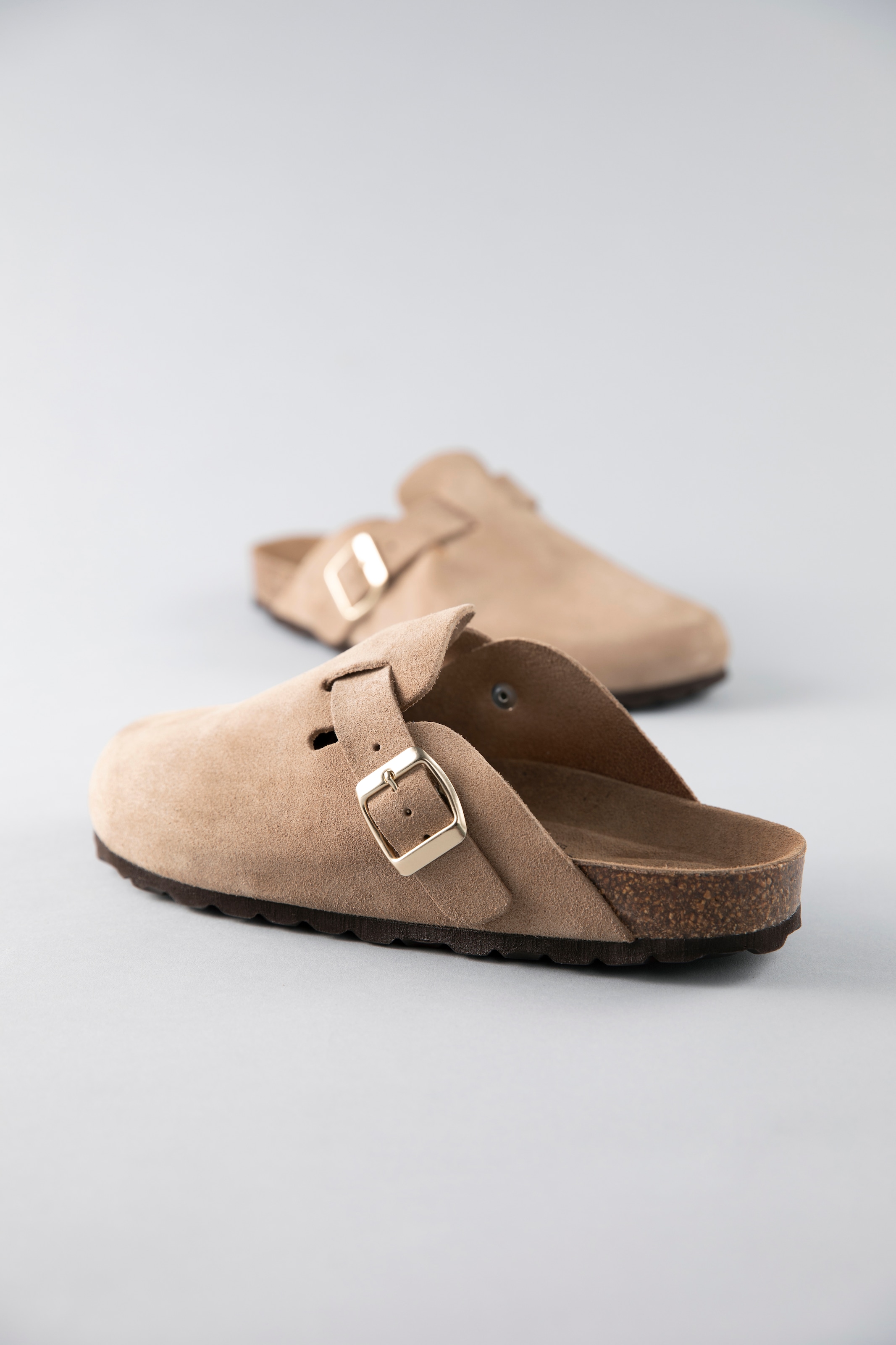Aniston SHOES Clog, Hausschuh, Sommerschuh, mit ergonomischem Fußbett - NEUE KOLLEKTION