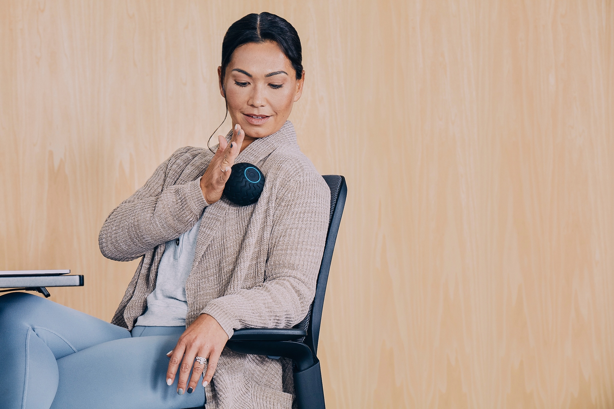 Therabody Massagegerät »Theragun WaveSolo, Faszientherapie mit 5 Vibrationsfrequenzen«, App-Steuerung