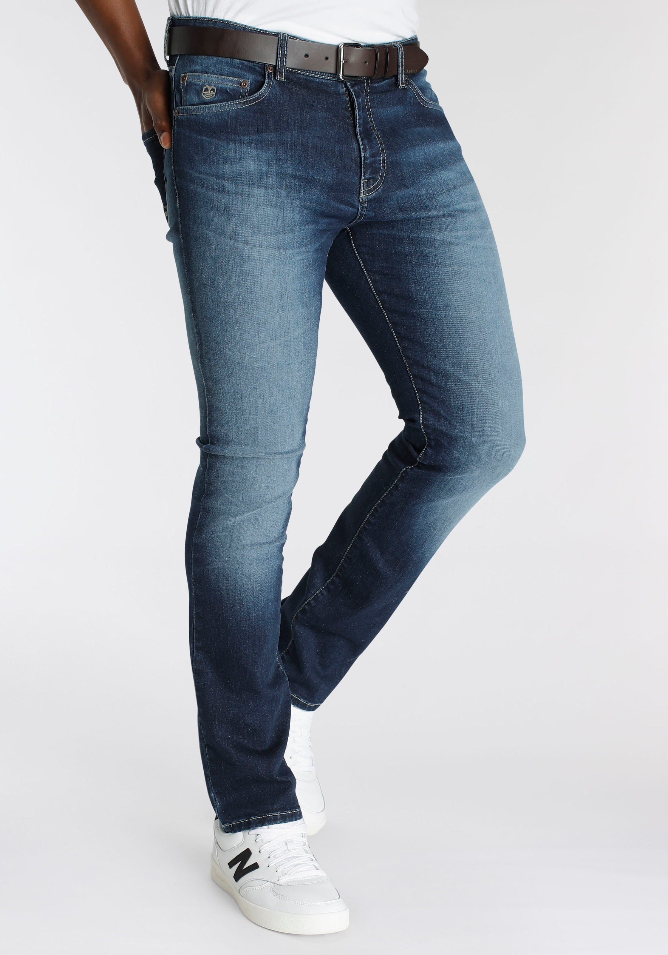 DELMAO Stretch-Jeans »"Reed"«, gerader Beinschnitt, Used-Look-Waschung, niedrige Leibhöhe