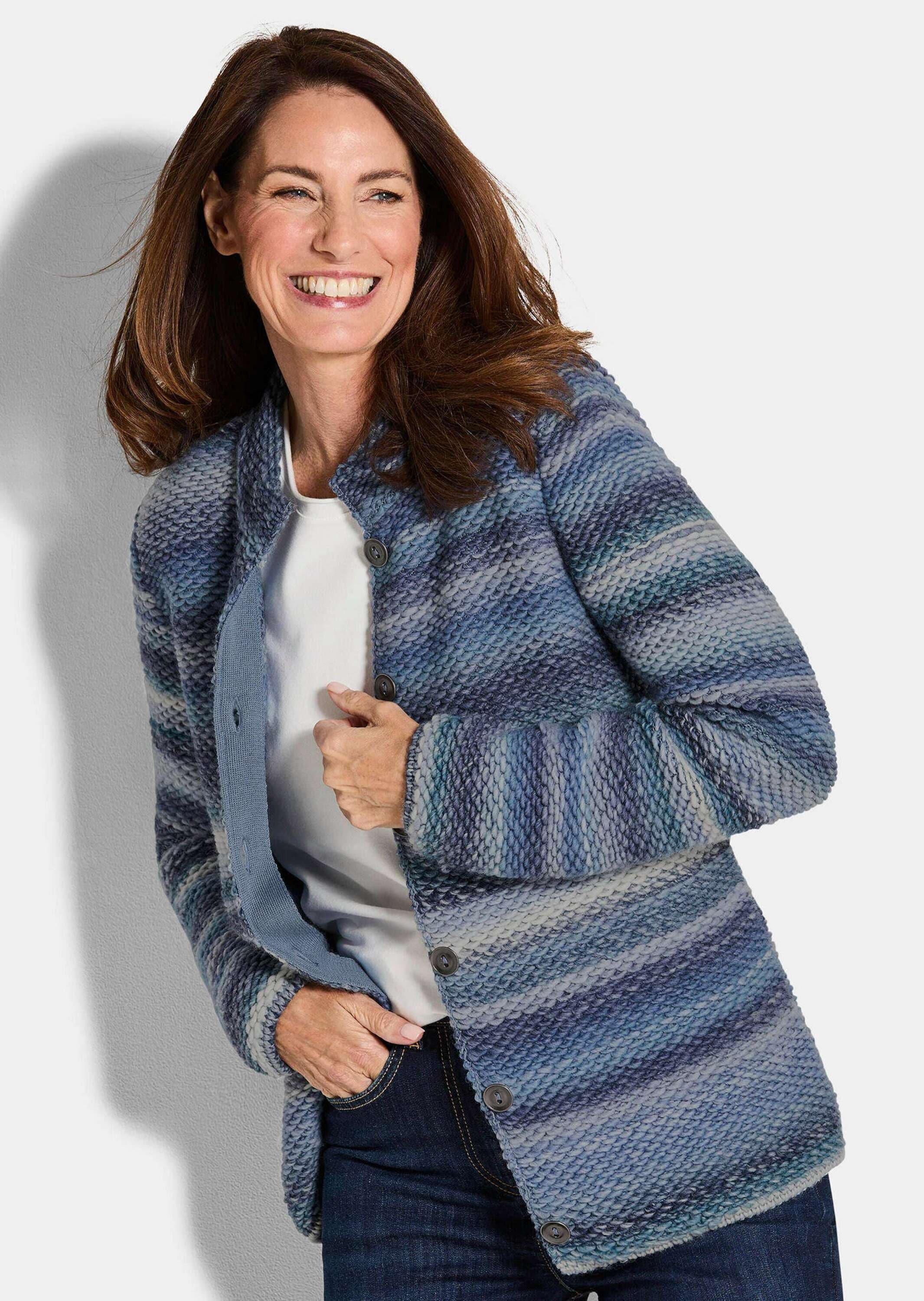 GOLDNER Strickjacke »Kurzgröße Strickjacke mit Multicolor Ringeloptik«