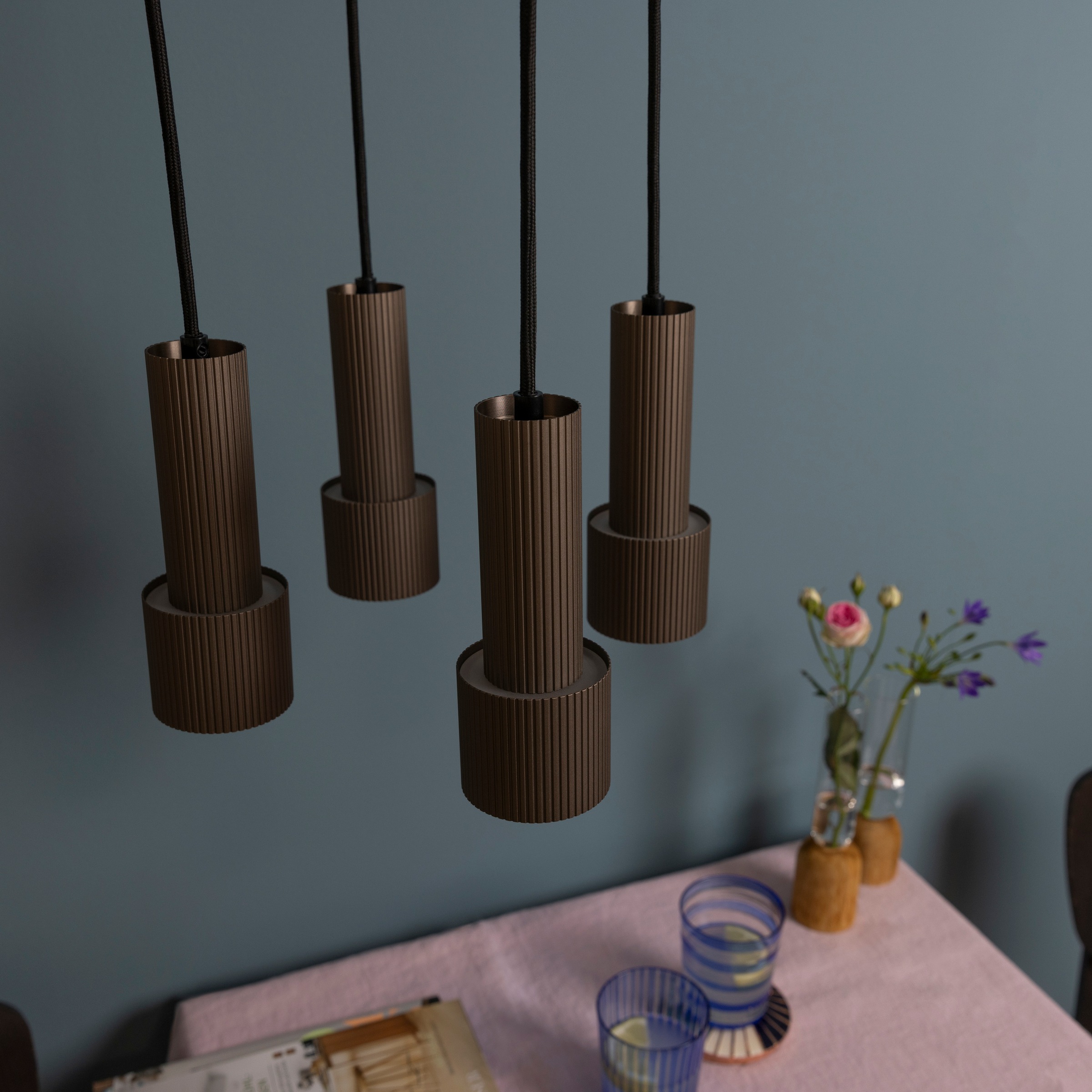 Brilliant Pendelleuchte »Cadiz«, 4 flammig, Leuchtmittel GU10 | ohne Leuchtmittel, 150 x 35 cm, 4x GU10 Fassung, kürzbar, Aluminium, schwarz/bronzefarben