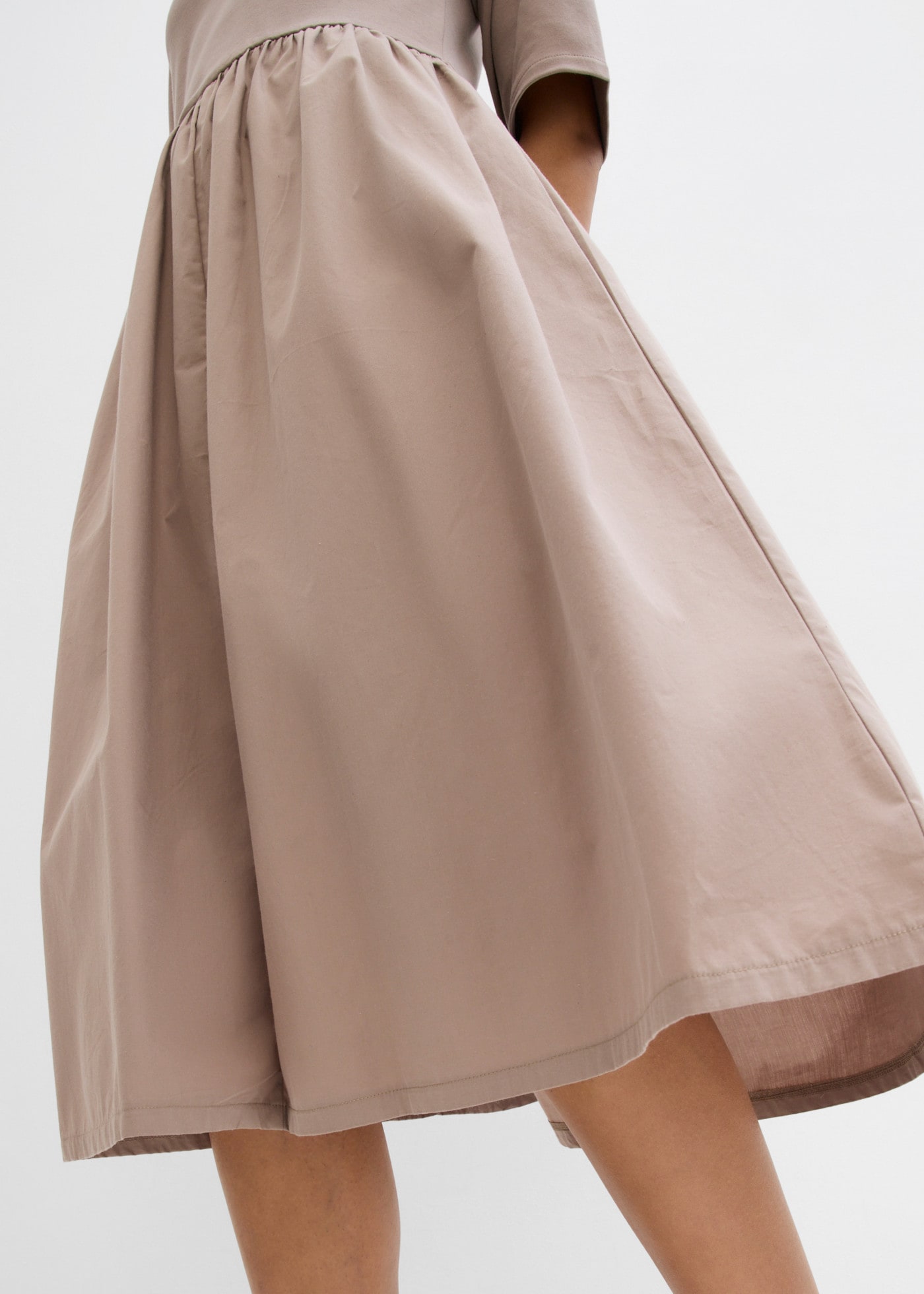 bonprix Midikleid aus Baumwolle, A-Linien-Passform, Kurzarm-Design, Midilänge