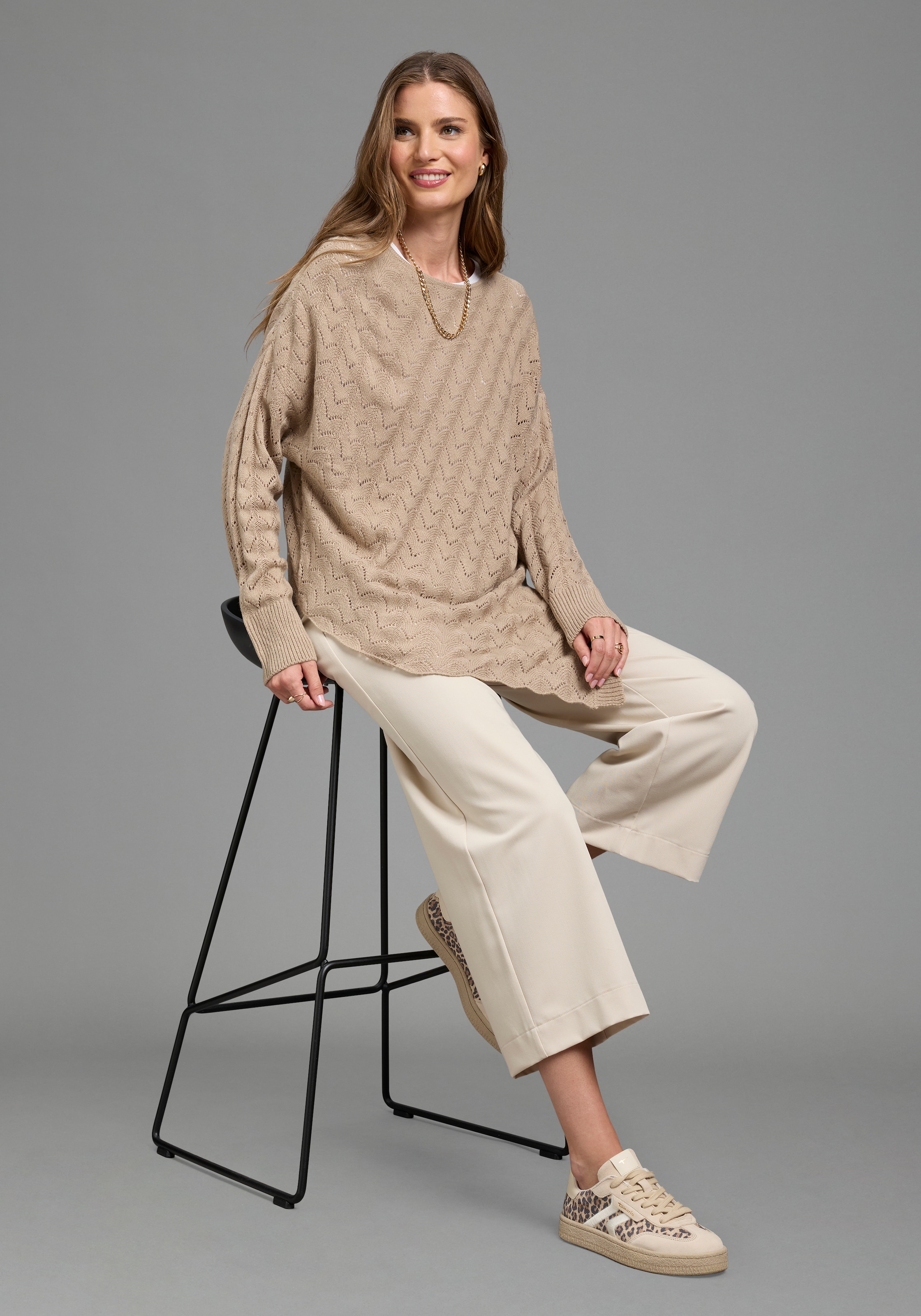 Laura Scott Ajourpullover »mit oversize-Passform und Fledermausärmeln« mit moderner, asymmetrischer Passform