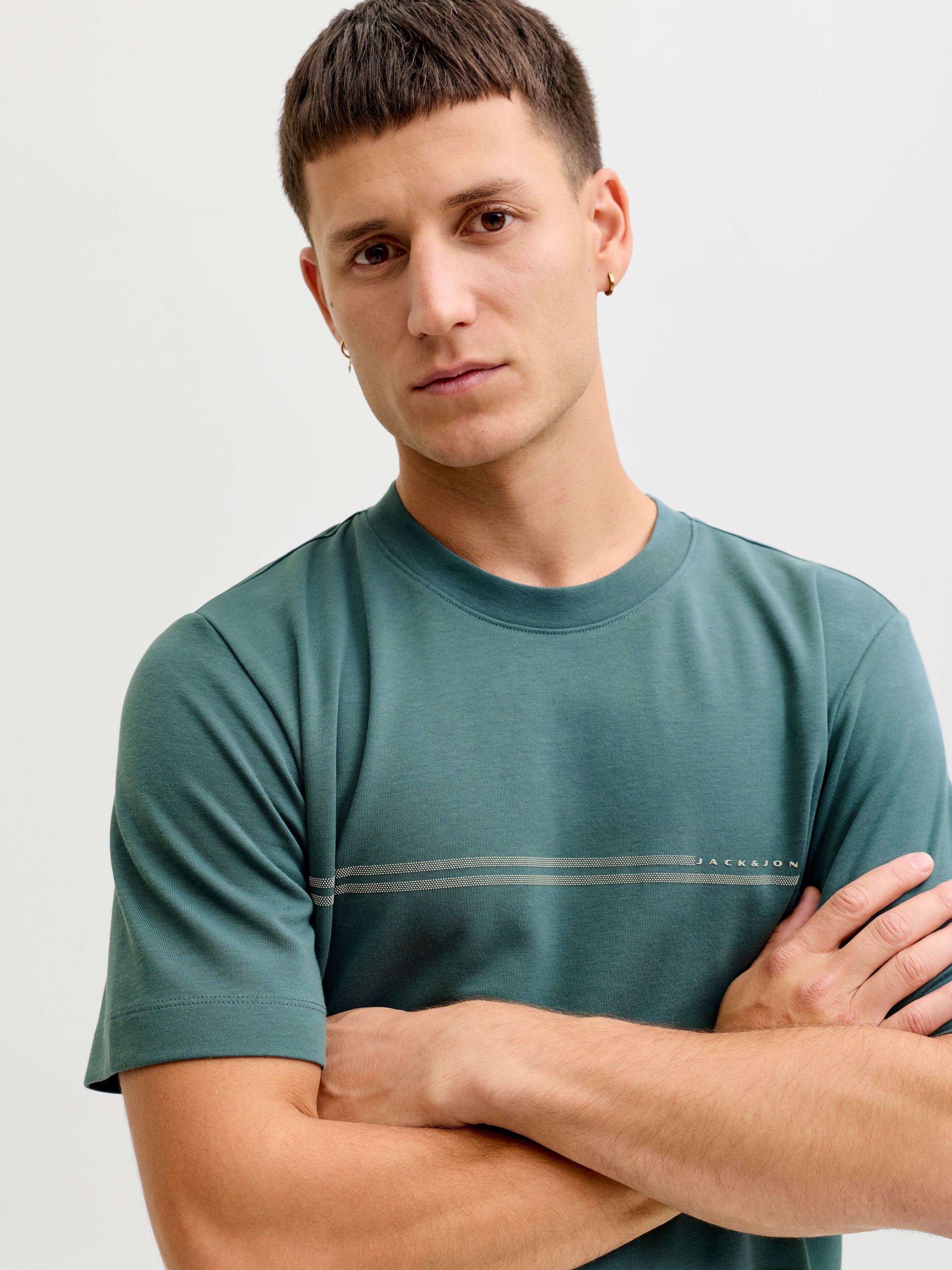 Jack & Jones Kurzarmshirt »JCOFUSION CHEST BRAND TEE SS CREW SN« Materialmix, regular fit