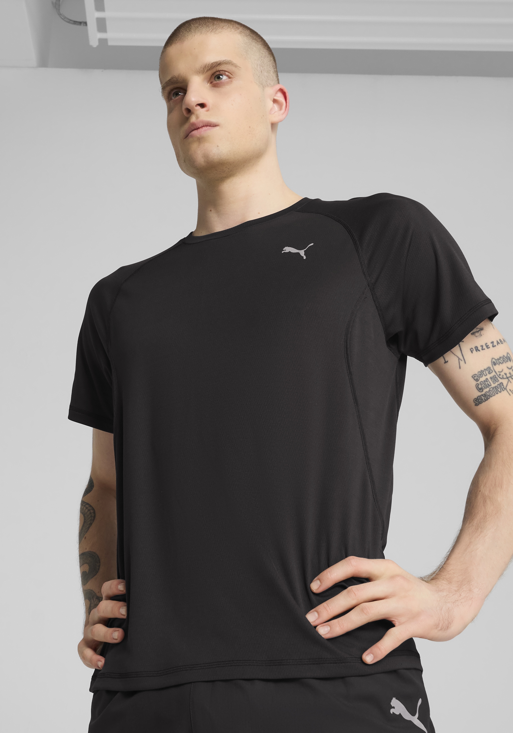 PUMA Laufshirt »M RUN VELOCITY TEE POLY« ergonomische Schnittführung, Kurzarm, für sportliche Aktivitäten