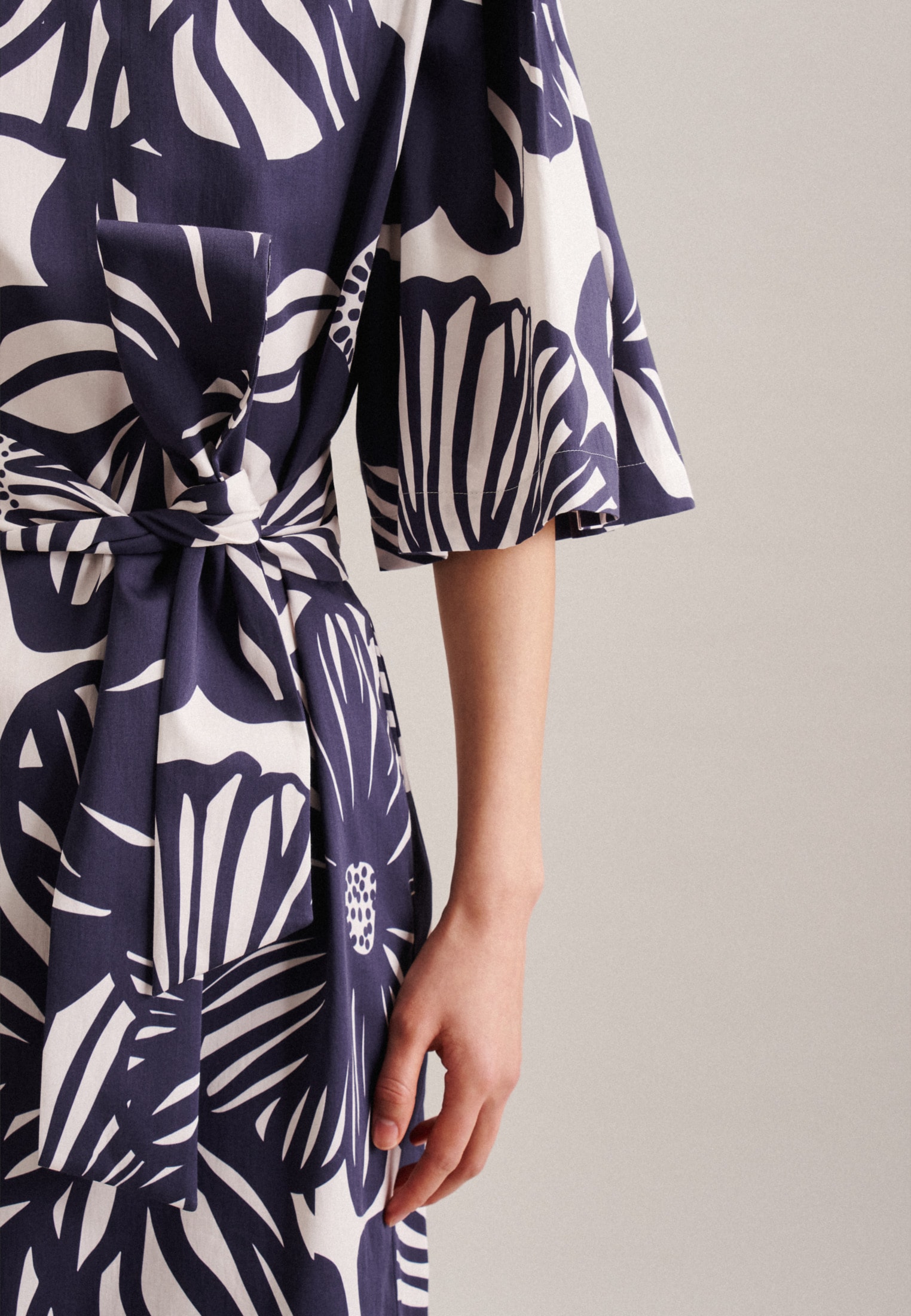 seidensticker Sommerkleid »Schwarze Rose«, Kurzarm Rundhals Druck