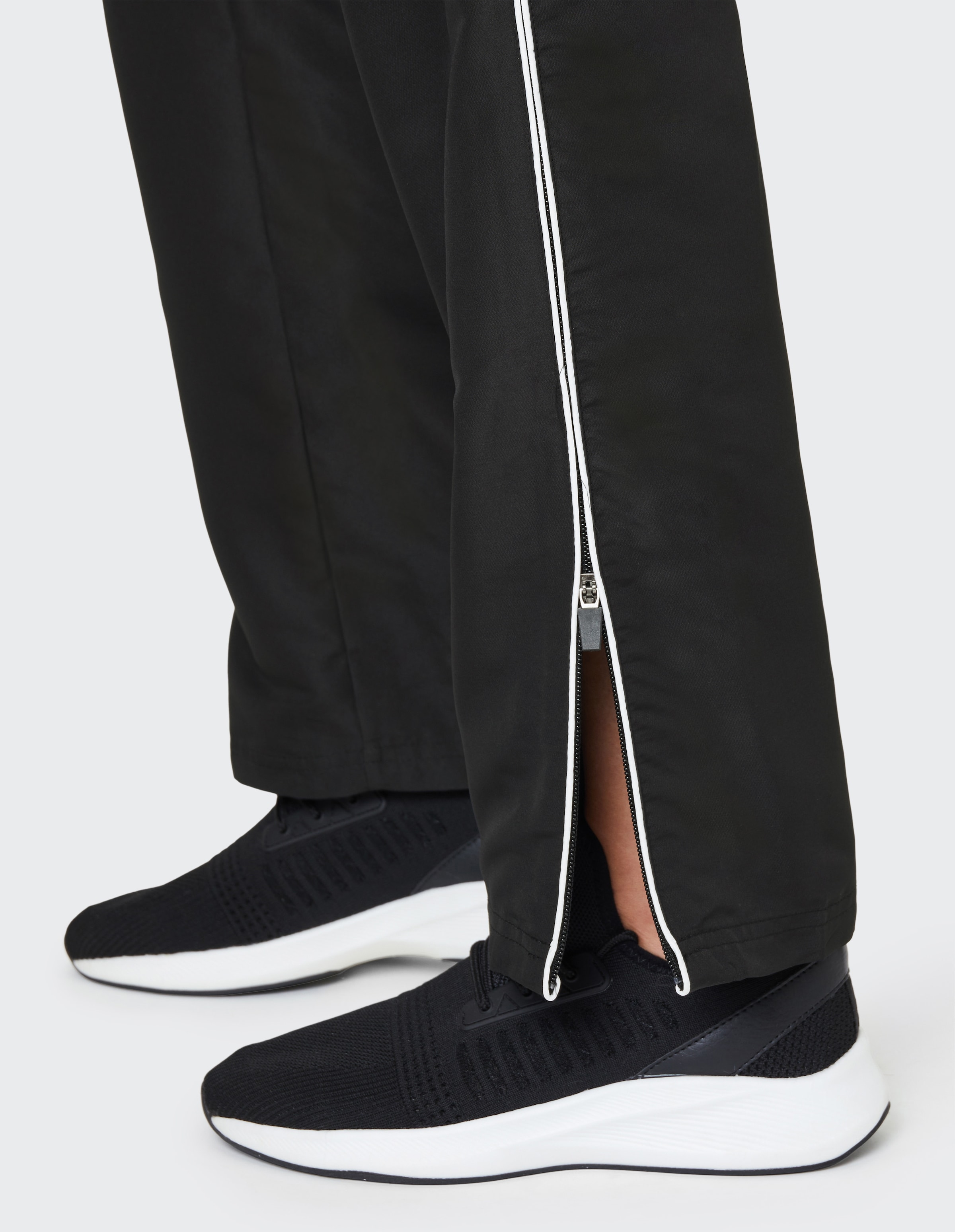 Joy Sportswear Sporthose »WEBHOSE MERRIT«  sportlicher Seitenstreifen, als Überhose beim Warm-Up, aus Polyester