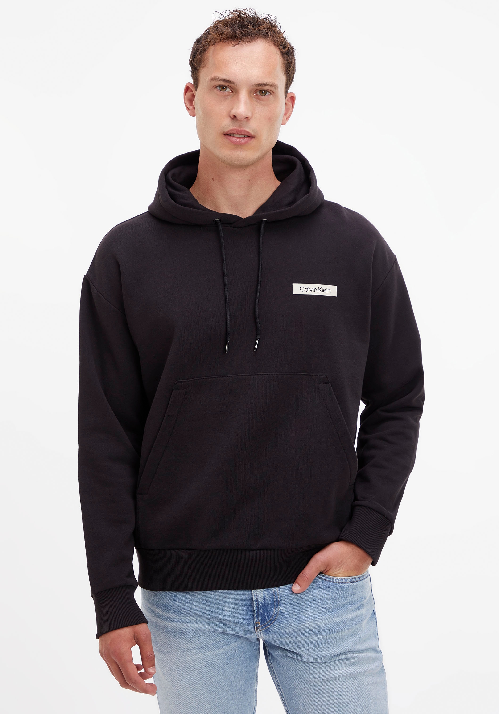 im Shop Rücken Kapuzensweatshirt, CK-Schriftzug großem mit Calvin Klein OTTO dem Online auf