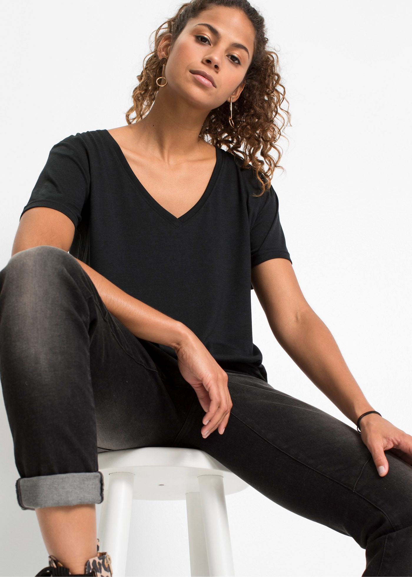 bonprix T-Shirt lockere Passform, Kurzarm-Design, V-Ausschnitt