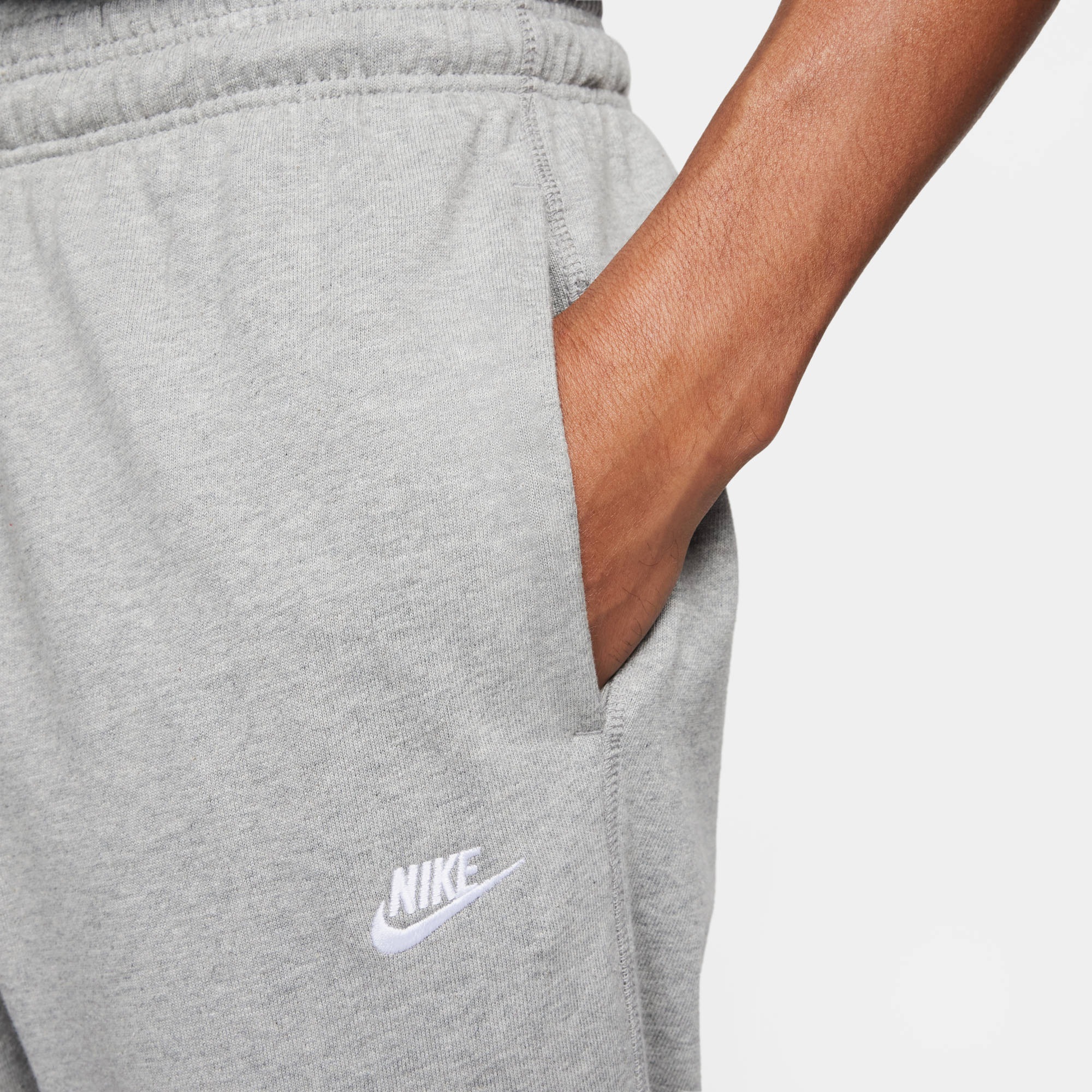 Nike Sportswear Jogginghose »Nike Club Men's Knit Joggers«  mit Eingrifftaschen, aus weichem Jersey-Material