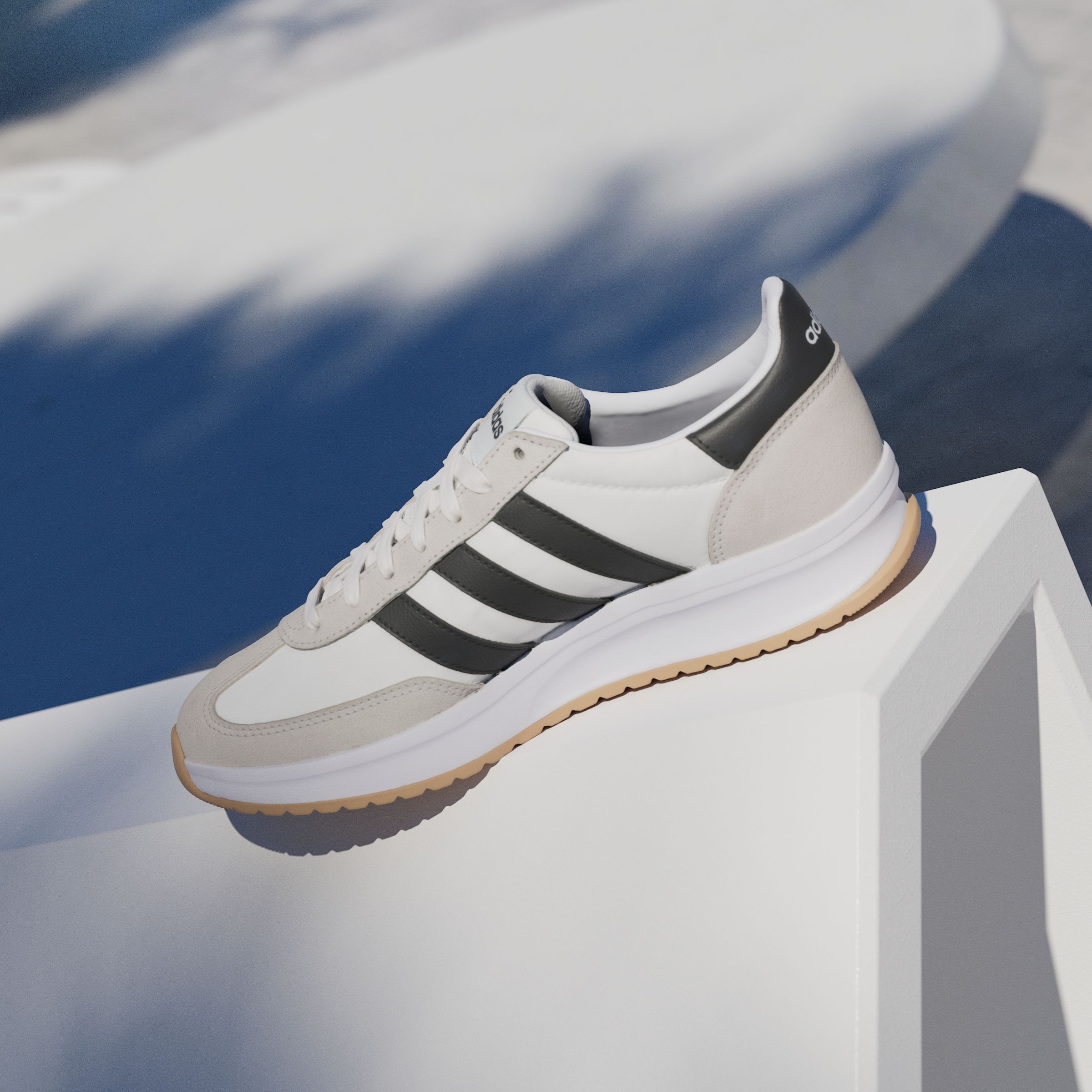 adidas Sportswear Sneaker »RUN 70S 2.0«, inspiriert vom Design des adidas SL72