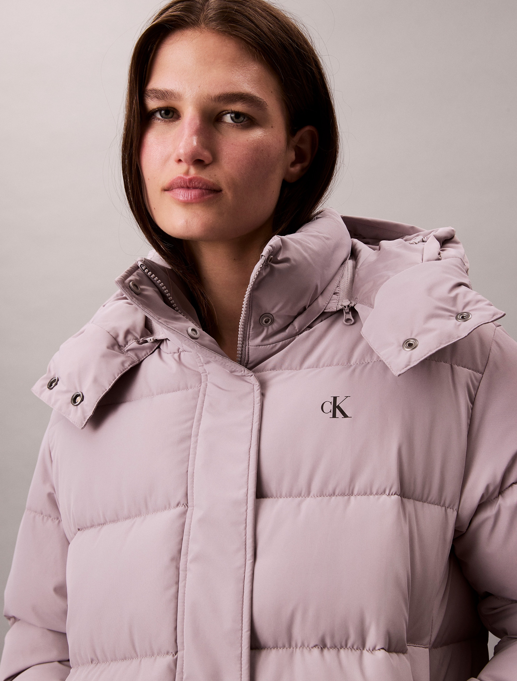 Calvin Klein Jeans Steppjacke »MATTE MONOLOGO MW SHORT PUFFER«, mit Kapuze, Mit Rundhalsausschnitt, regular fit
