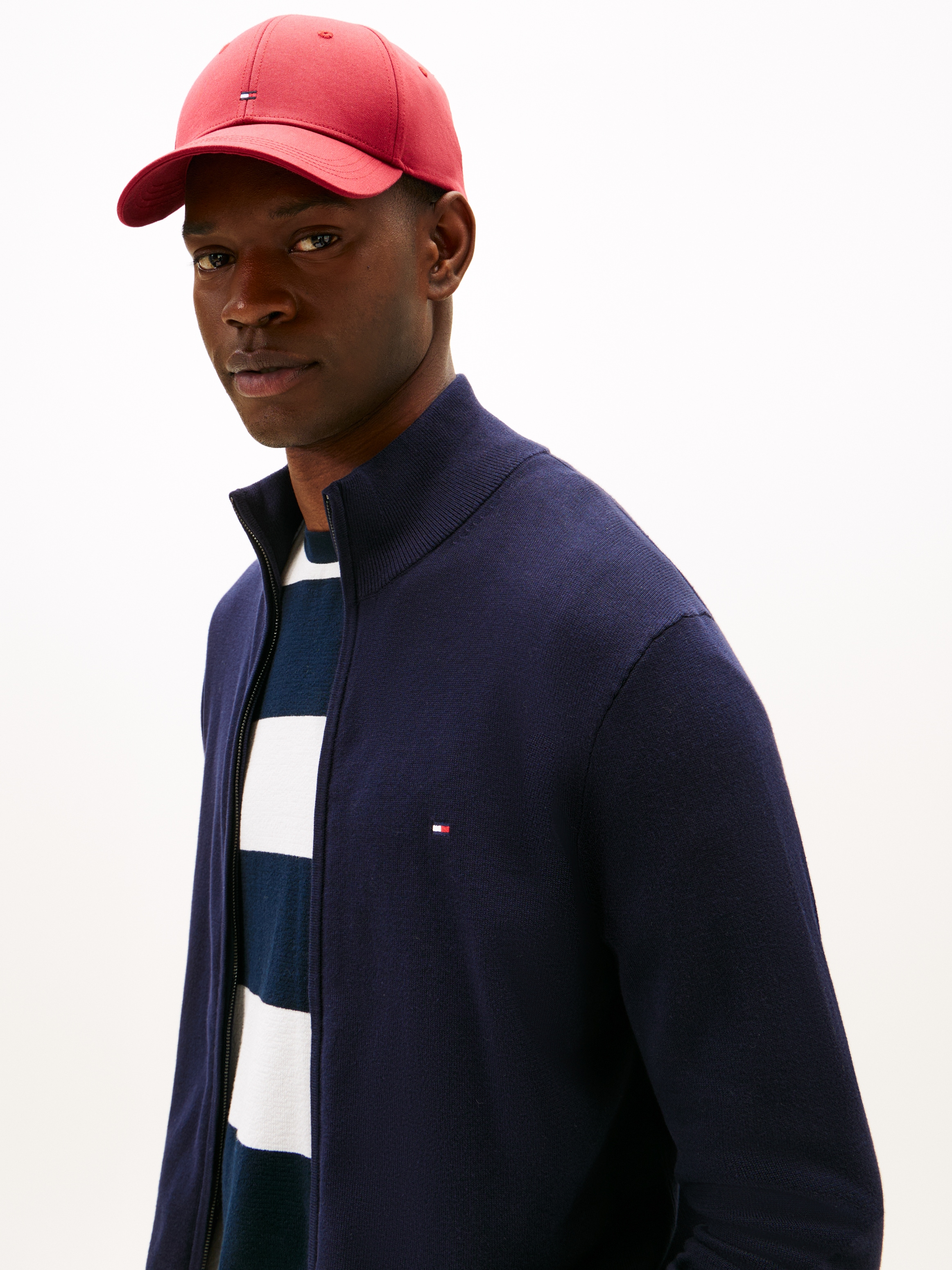 Tommy Hilfiger Strickjacke »ESSENTIAL COTTON ZIP THRU«, mit Logostickerei