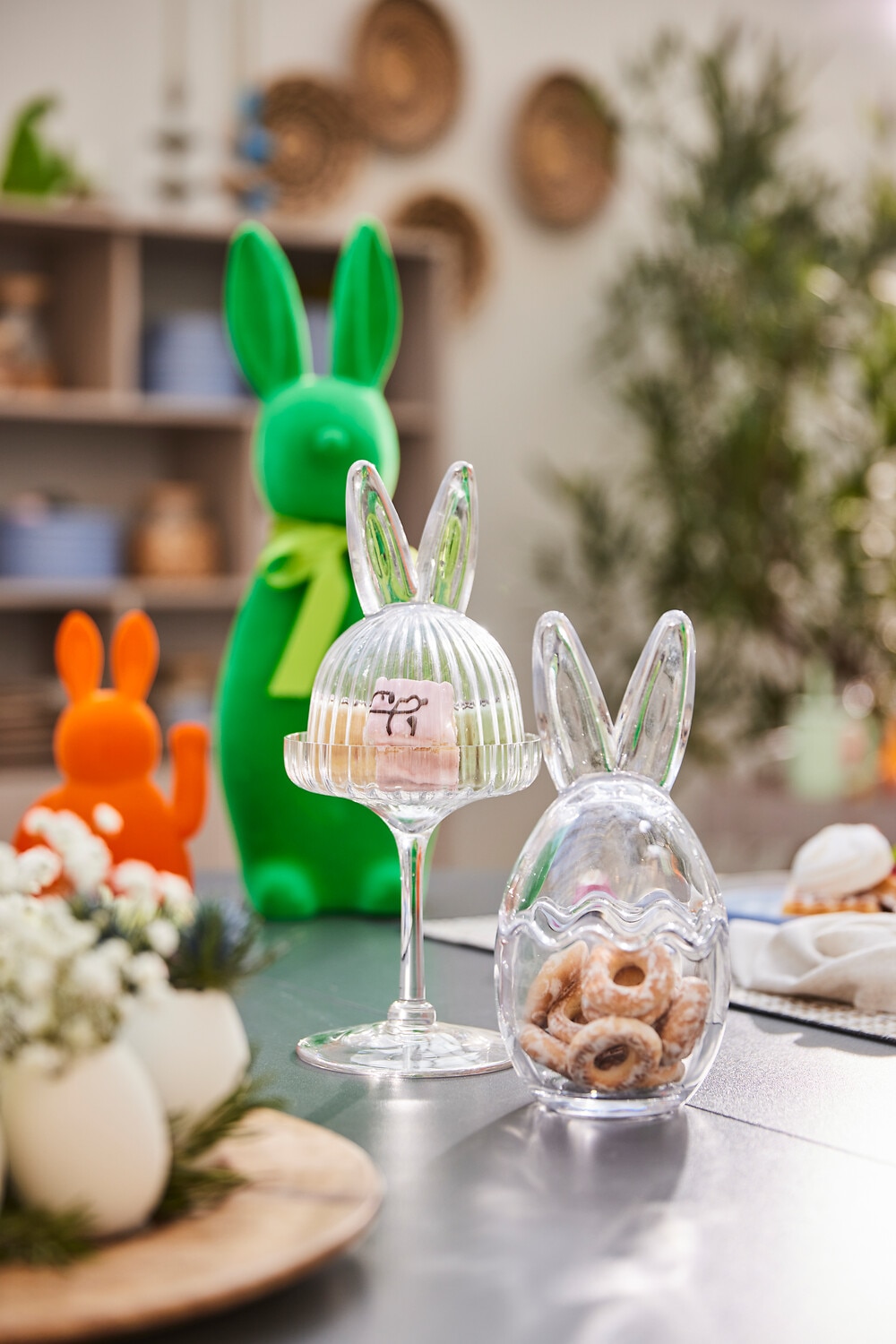 AM Design Dekofigur »Glas Etagere mit Hasenmotiv« mit Glashaube auf Fuß, bestehend aus 2 Teilen