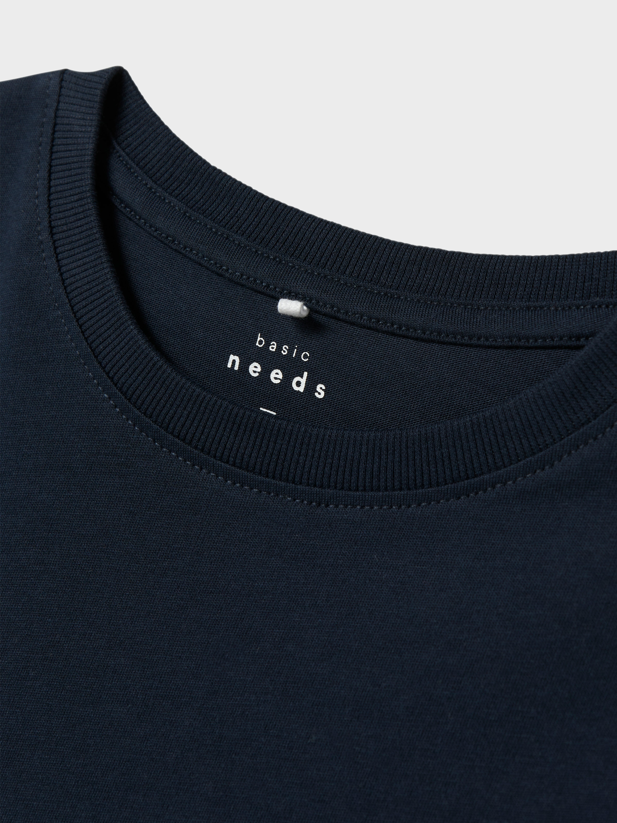 Name It T-Shirt »NKMVOBBO SS NREG TOP NOOS«, loose fit mit leicht überschnittenen Schultern