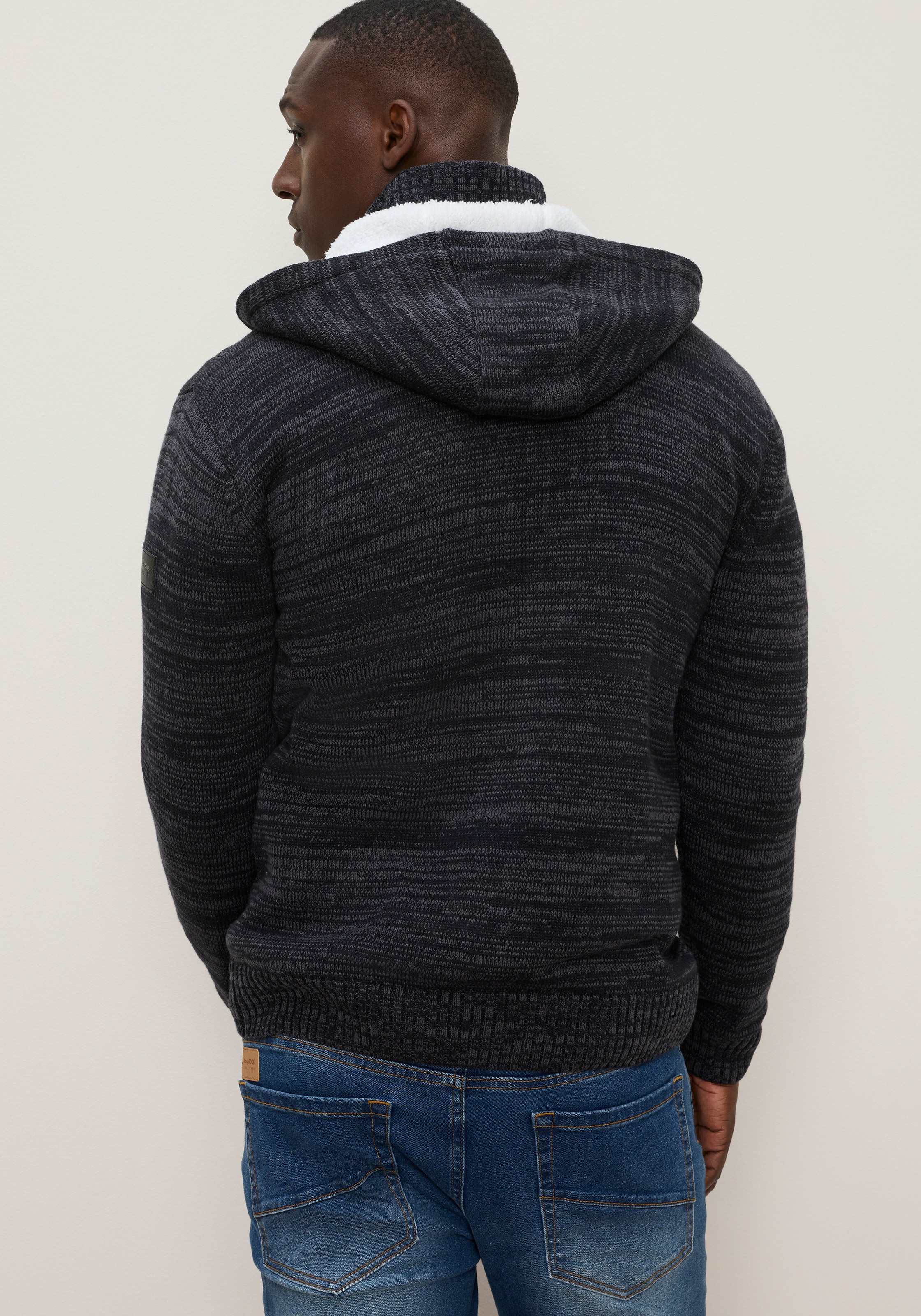 KangaROOS Kapuzenstrickjacke mit Reißverschluss und Knebelknopfverschluss, Regular Fit, Langarm