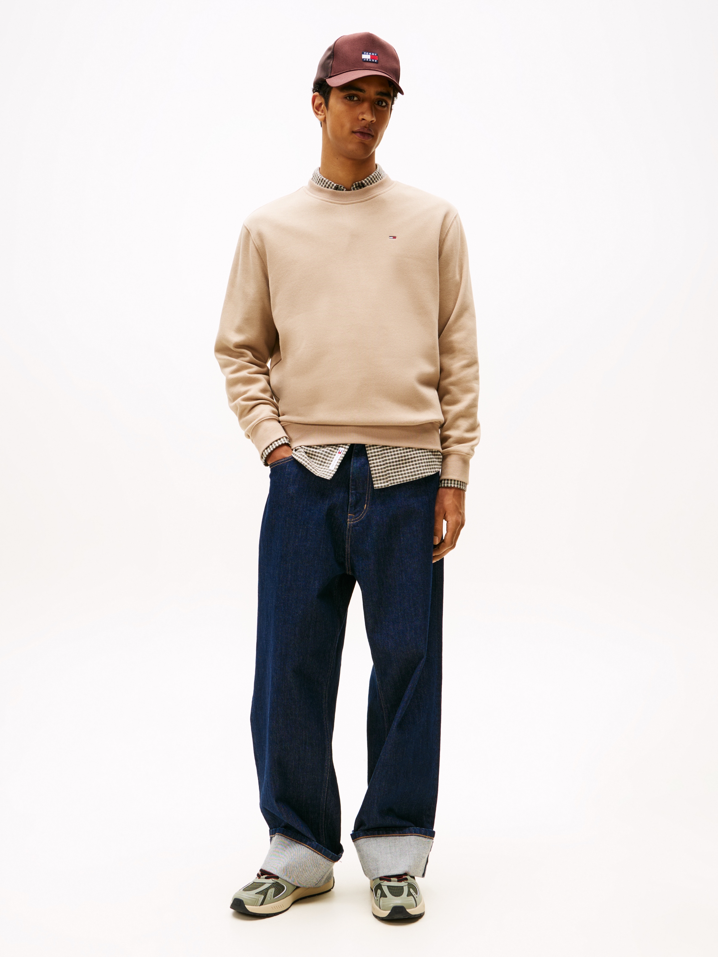 Tommy Jeans Sweatshirt »TJM REG S FLAG CREW« Mit besticktem Markenlogo auf Brusthöhe