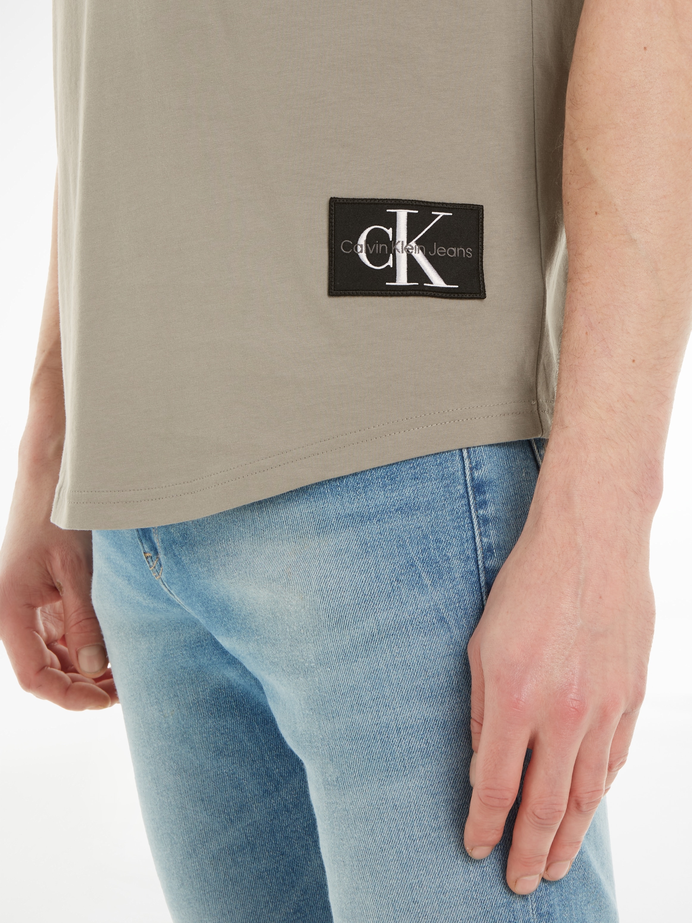 Calvin Klein Jeans T-Shirt »BADGE TURN UP SLEEVE«, mit Logopatch