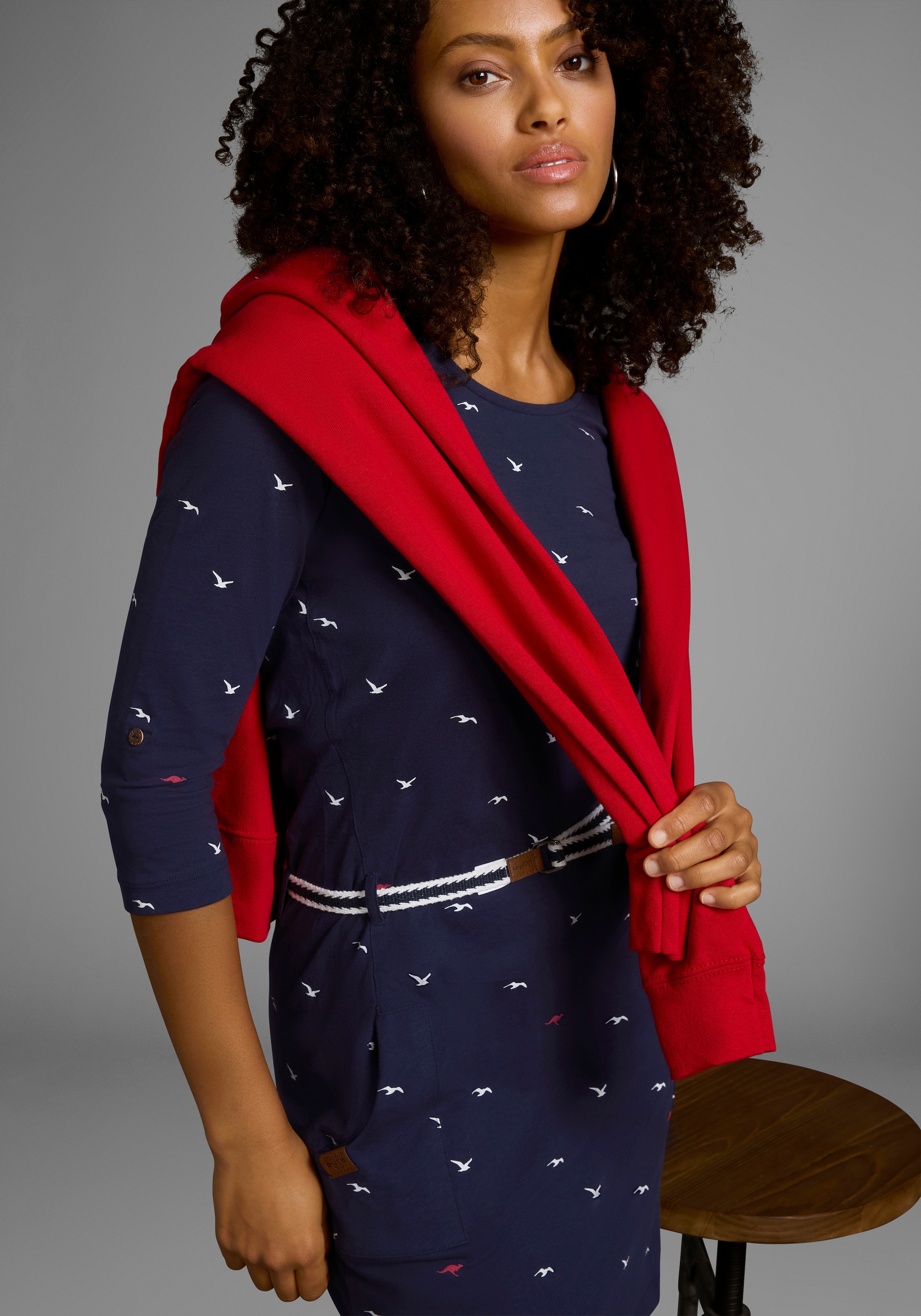 KangaROOS Jerseykleid, (Set, mit abnehmbarem Gürtel), figurbetonte Passform, aus Baumwollmischung