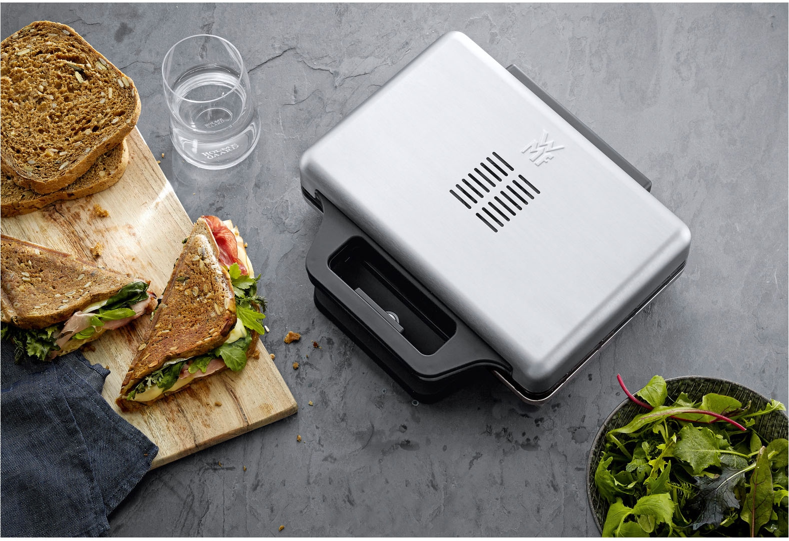 WMF Sandwichmaker »LONO, höhenverstellbare Platten, Temperaturleuchte«, 800 W, platzsparende Aufbewahrung, Maße: 23,6 x 23,6 x 8,8 cm