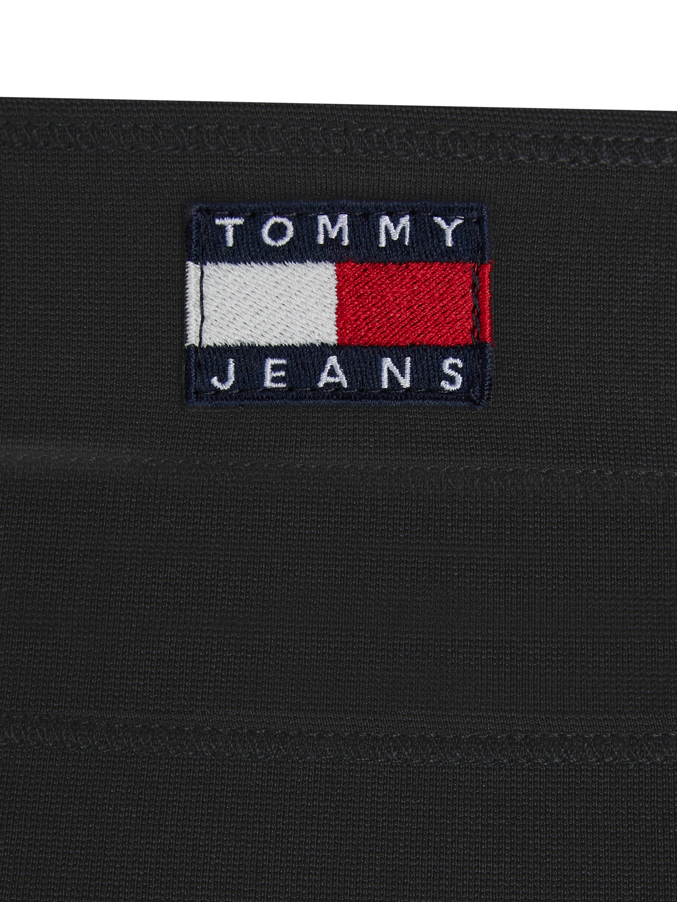 Tommy Jeans Langarmshirt »TJW SLIM BADGE CUTOUT TOP LS«, mit Tommy Jeans Logo