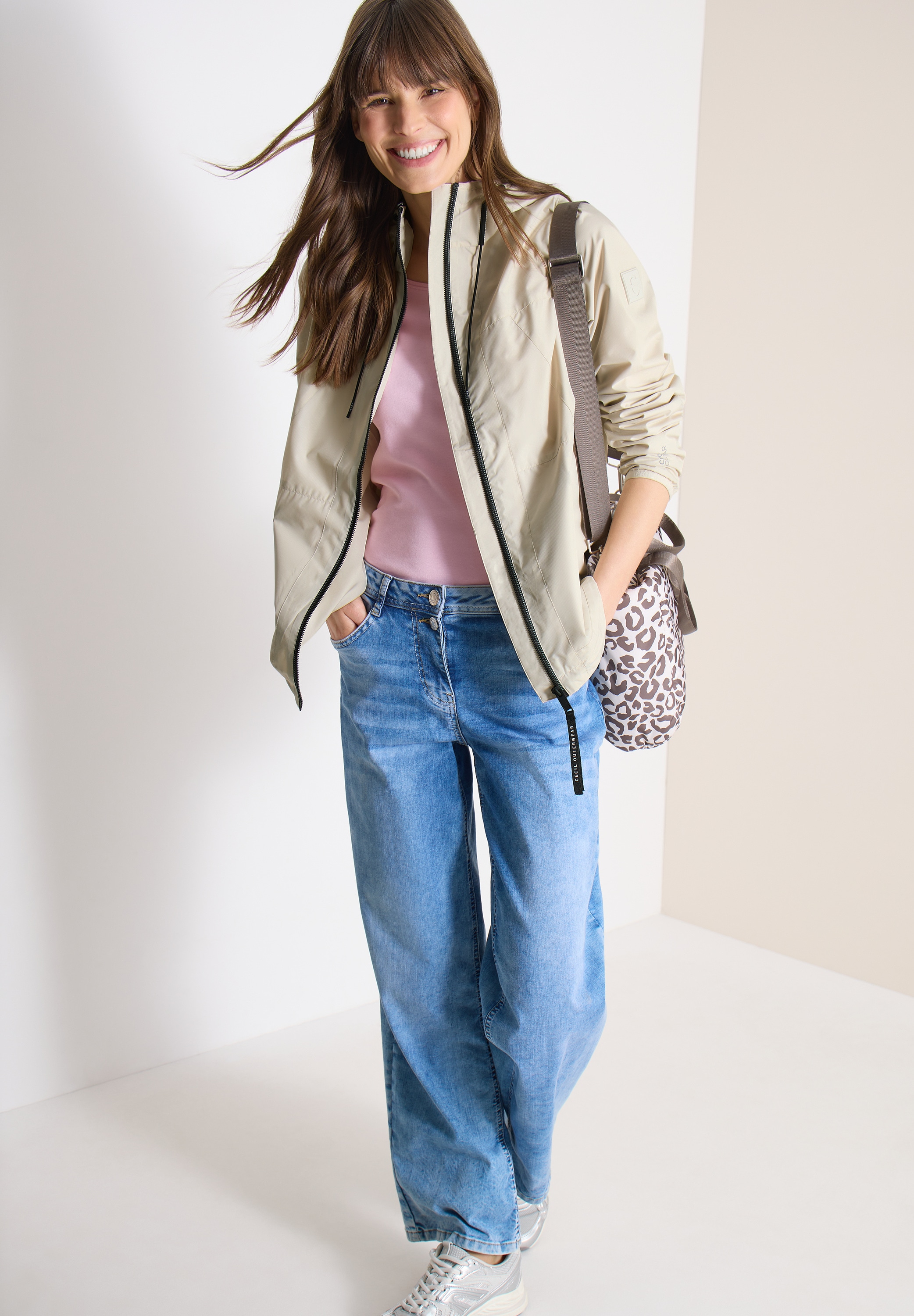 Cecil Softshelljacke mit Kapuze mit Kapuze und Tunnelzug