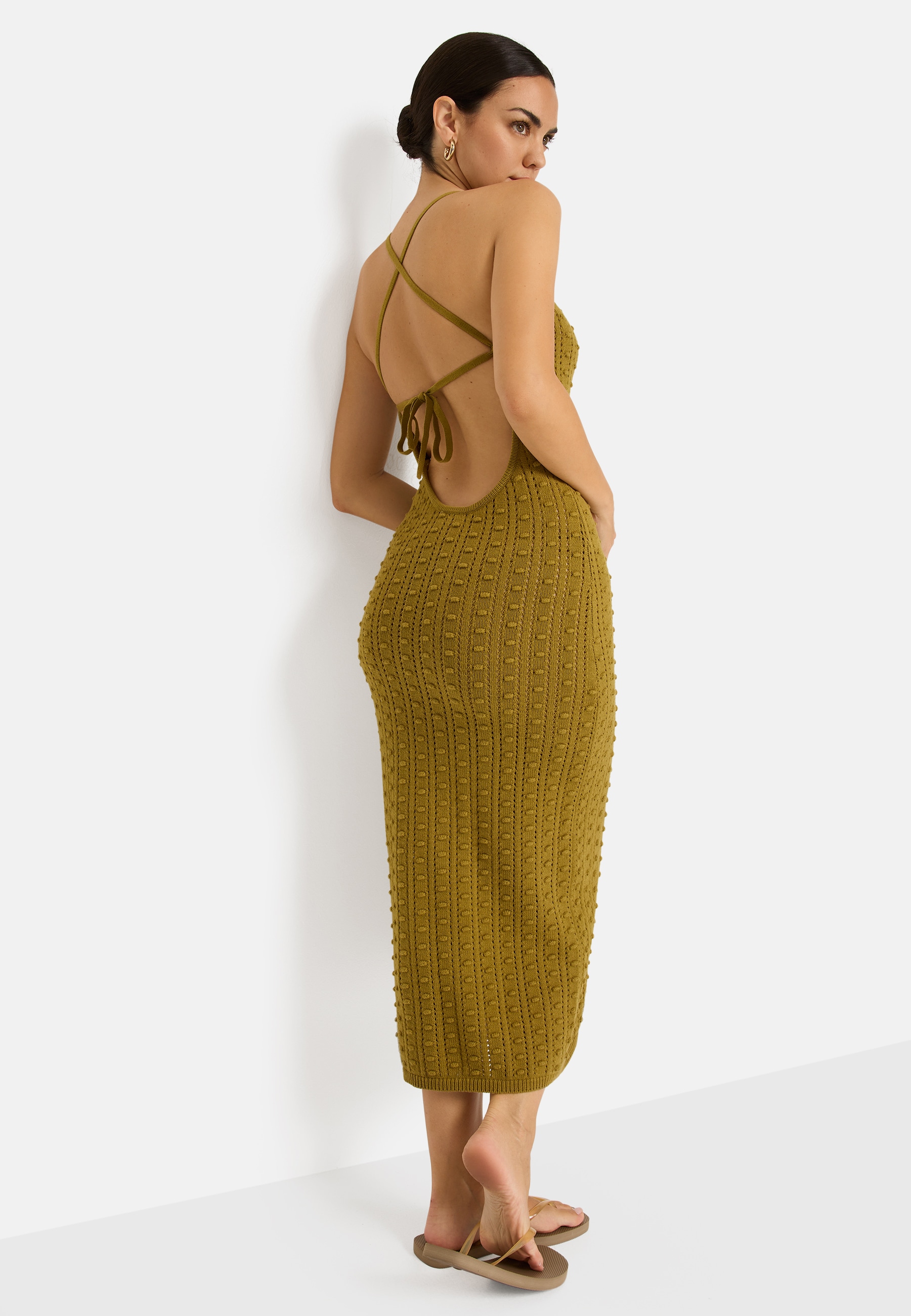 LSCN by LASCANA Strickkleid in Midilänge mit gekreuzten Trägern hinten, Midikleid