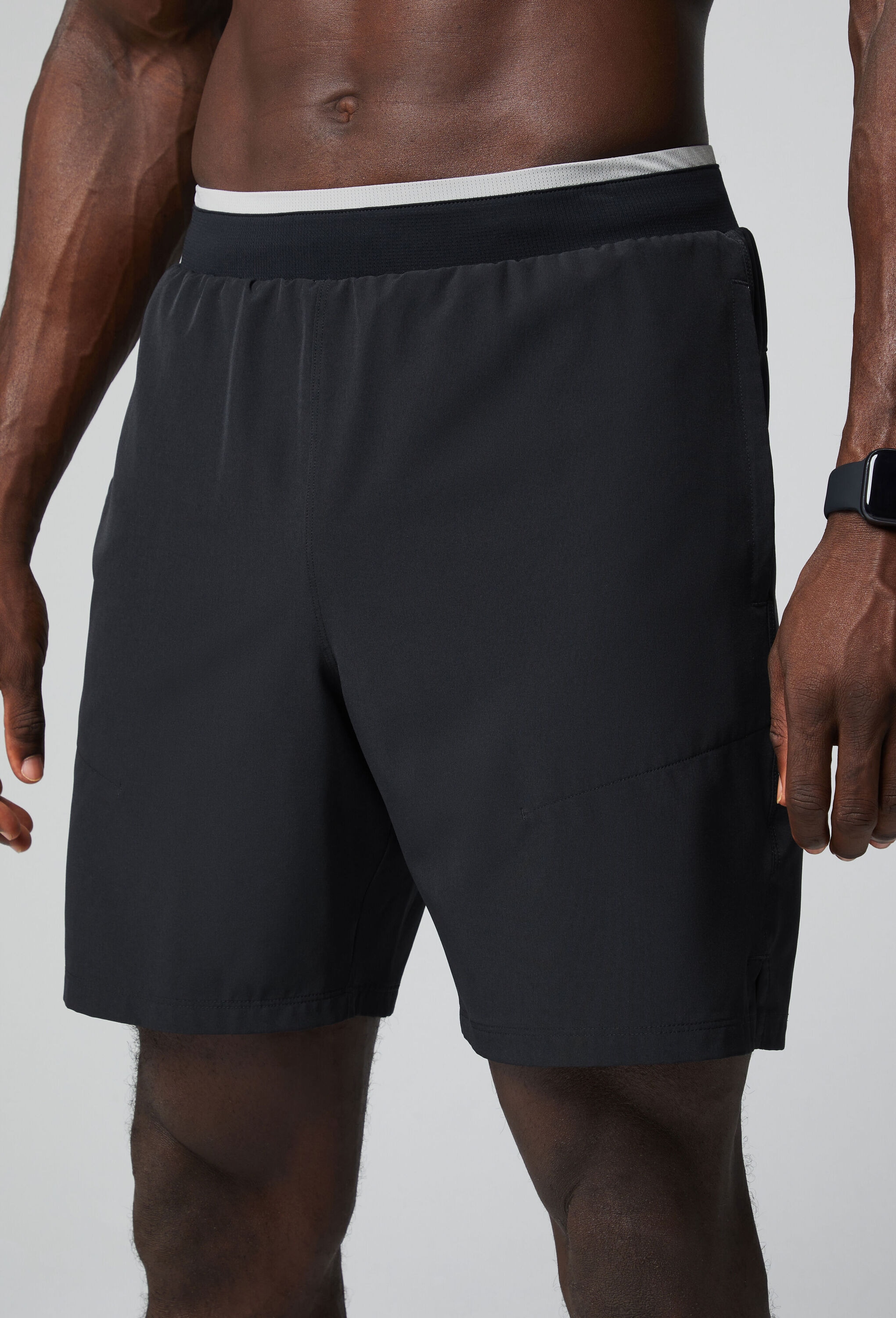 Fabletics Outdoorhose »Fabletics Shorts The Fundamental Short 18cm«  mit Reißverschlusstaschen