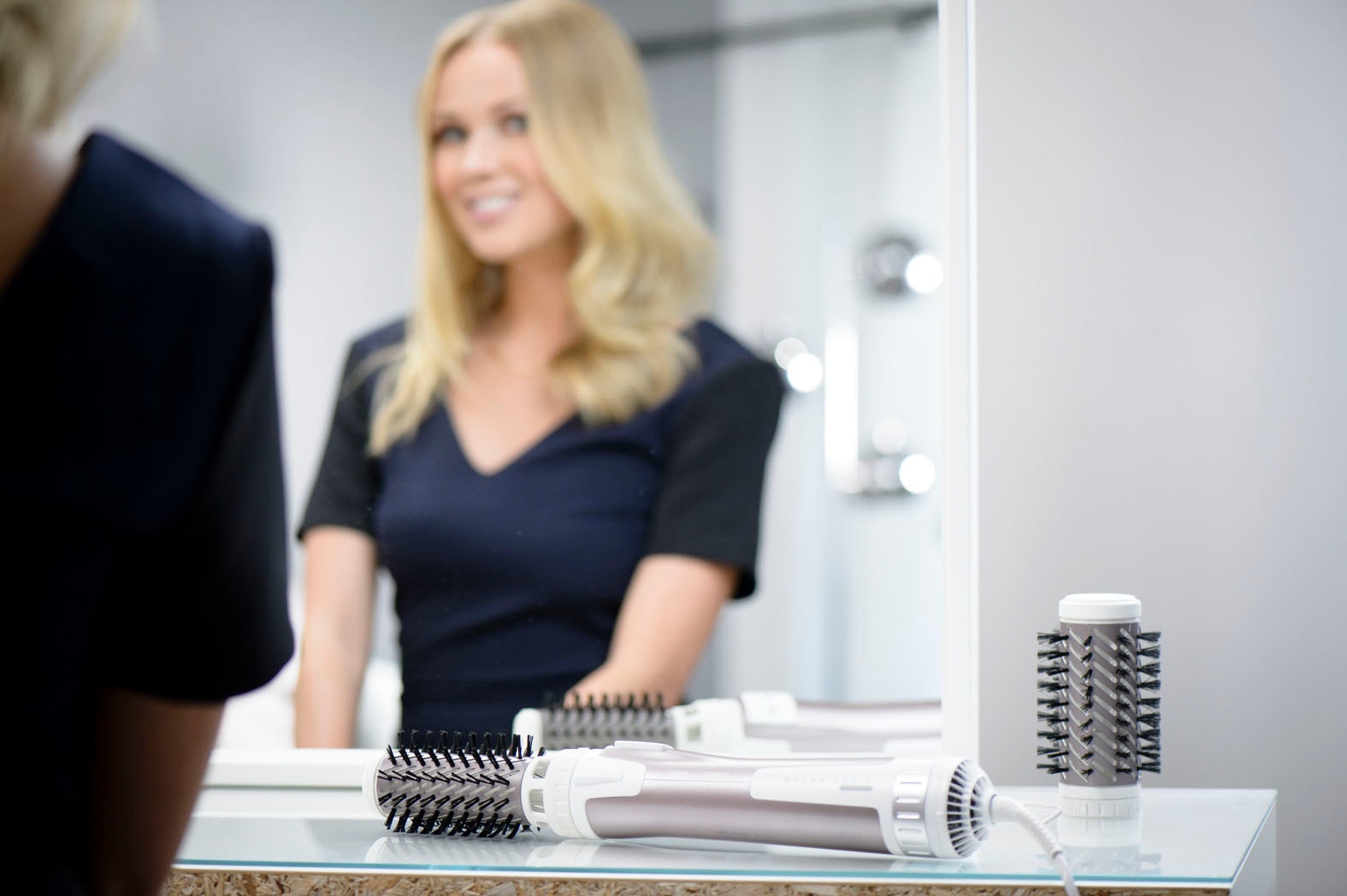 Rowenta Warmluftbürste »Brush Activ Premium Care rotierende Warmluftbürste, mit Naturborsten,«, 2 Aufsätze, Kaschmir-Keratin-Beschichtung, 2 Bürstaufsätze, 3 Stufen, CF9540