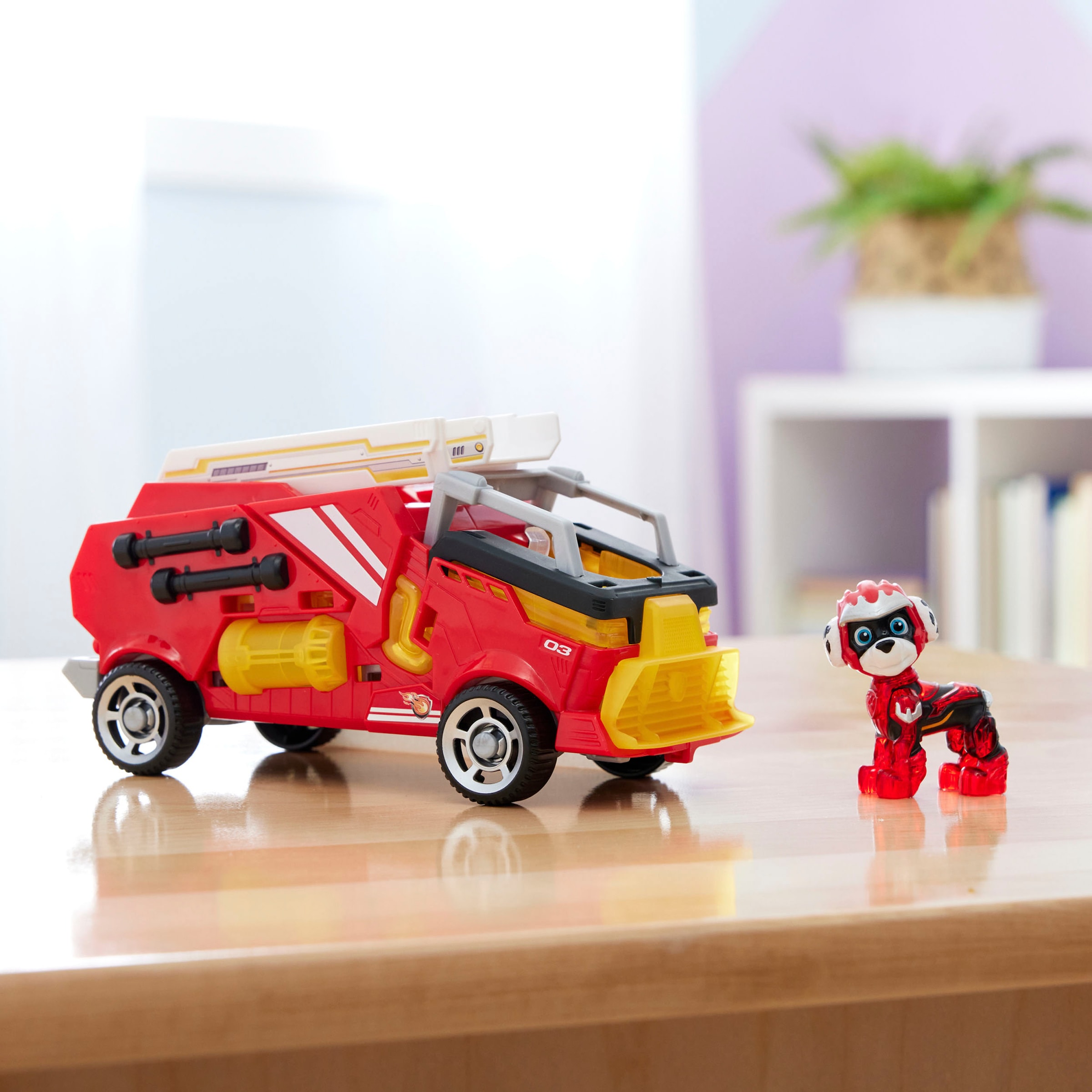 Spin Master Spielzeug-Auto »Paw Patrol - Movie II - Basic Themed Vehicles Marshall«, von Marshall Löschzug mit Welpenfigur, Licht- und Soundeffekt