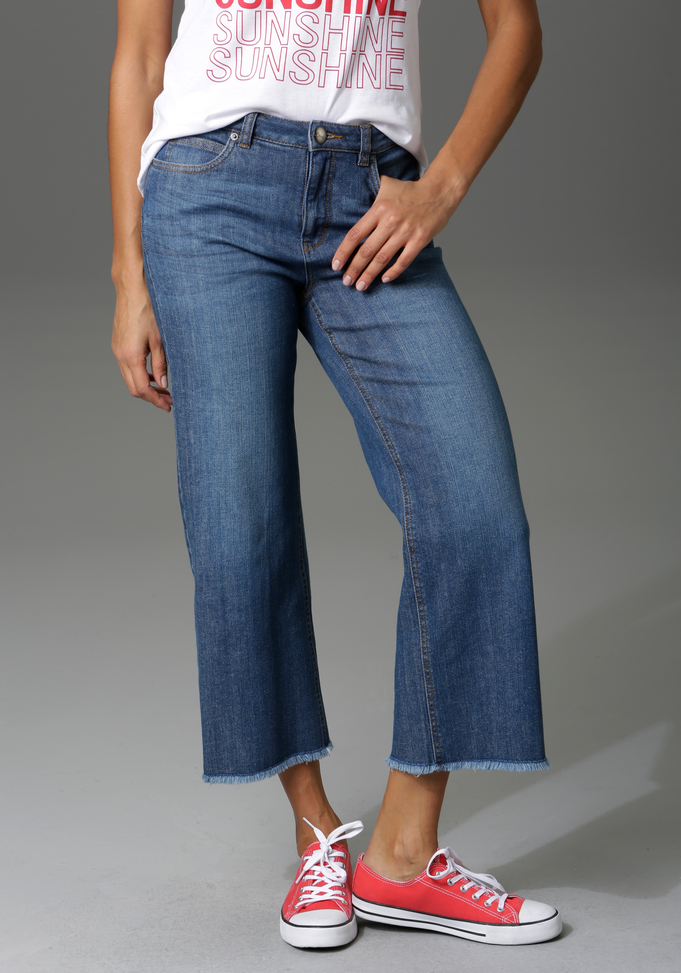 mit OTTO Beinabschluss Aniston leicht 7/8-Jeans, CASUAL ausgefranstem bei online