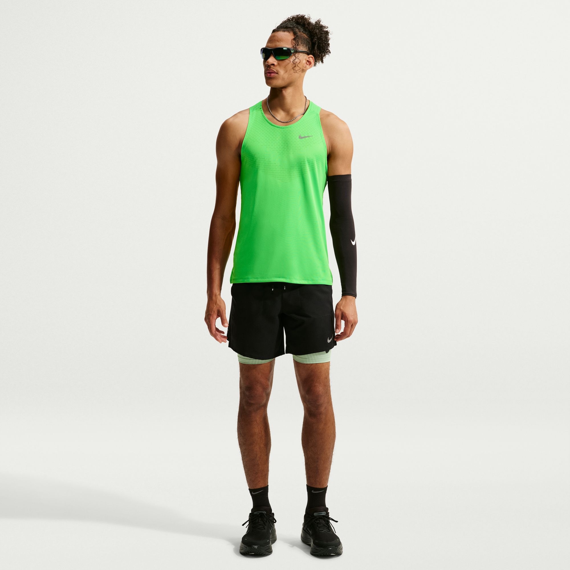 Nike Laufshirt »M NK DFADV STRIDE TANK« mit reflektierenden Elementen, für Laufen, aus Polyester