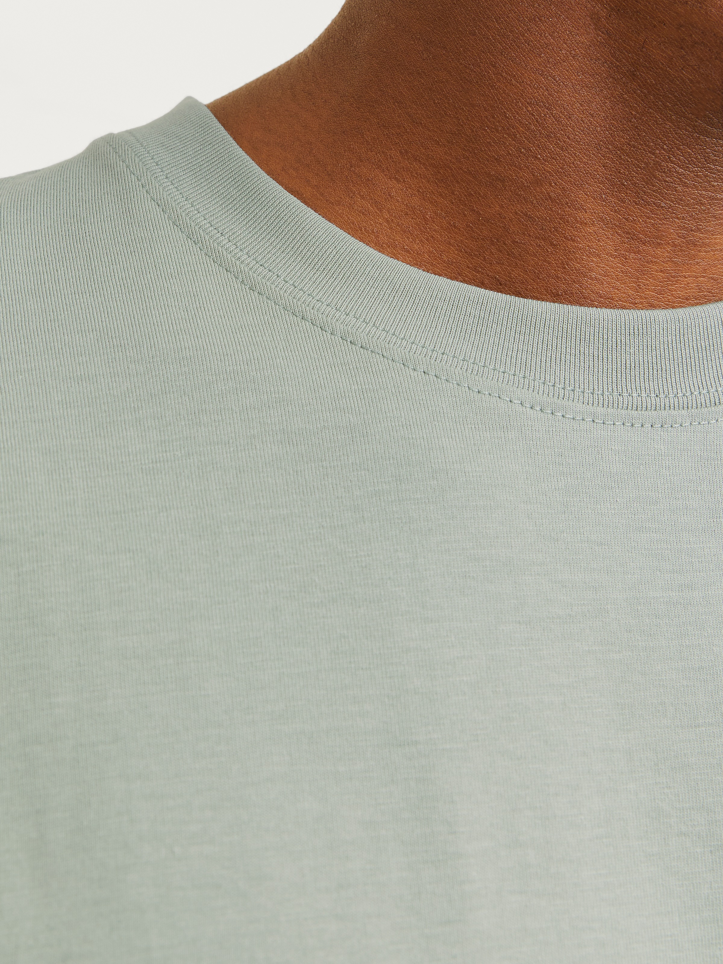 Jack & Jones Rundhalsshirt »JJECHARGE TEE O-NECK NOOS«, mit Rundhalsausschnitt