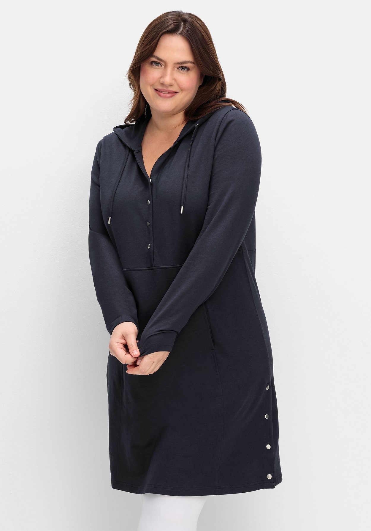 Sheego Sweatkleid »Kapuzenkleid mit Seitenschlitzen und Knopfleiste«