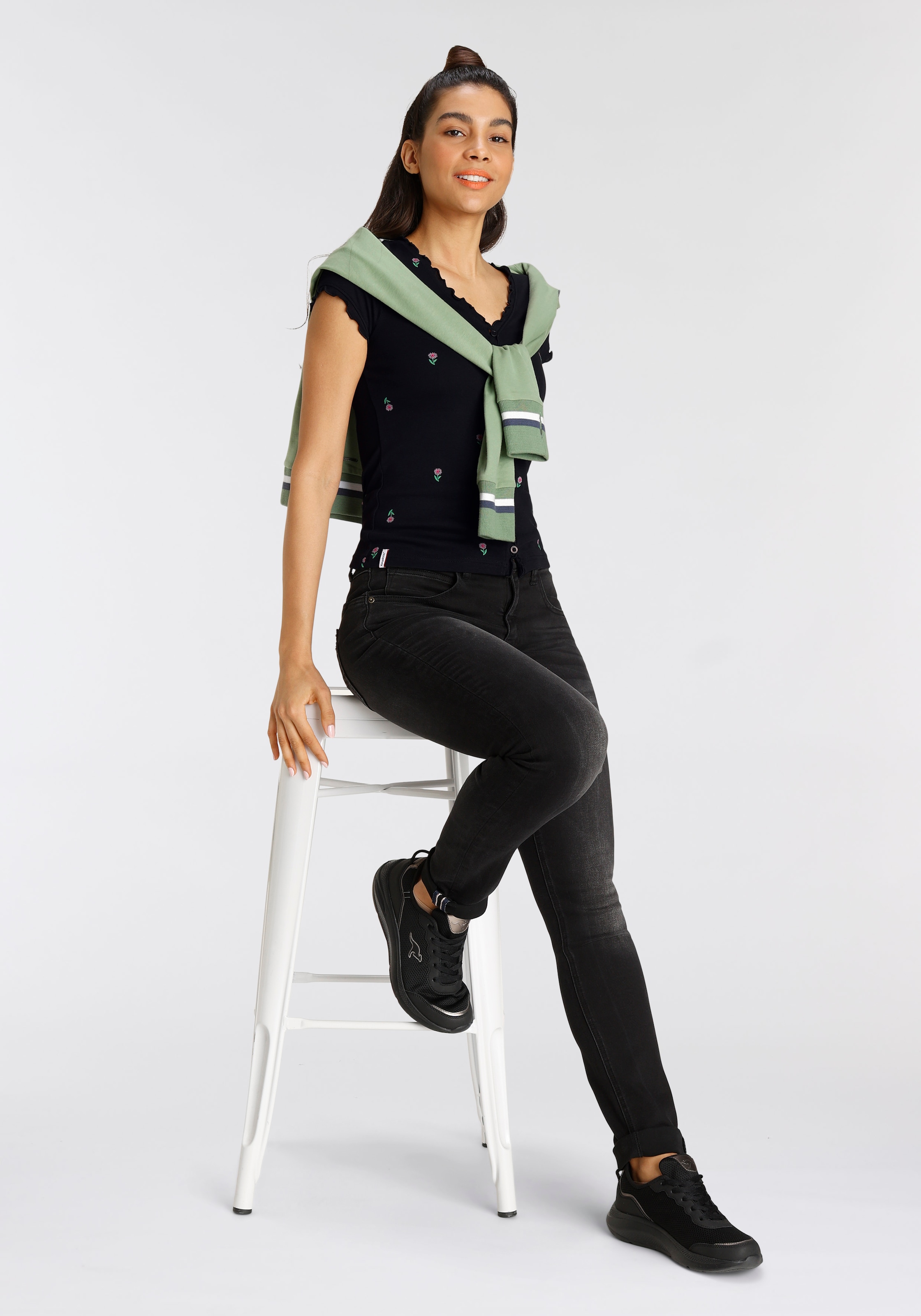 KangaROOS Kurzarmshirt kurzärmelig,  figurbetont,  aus Baumwolle