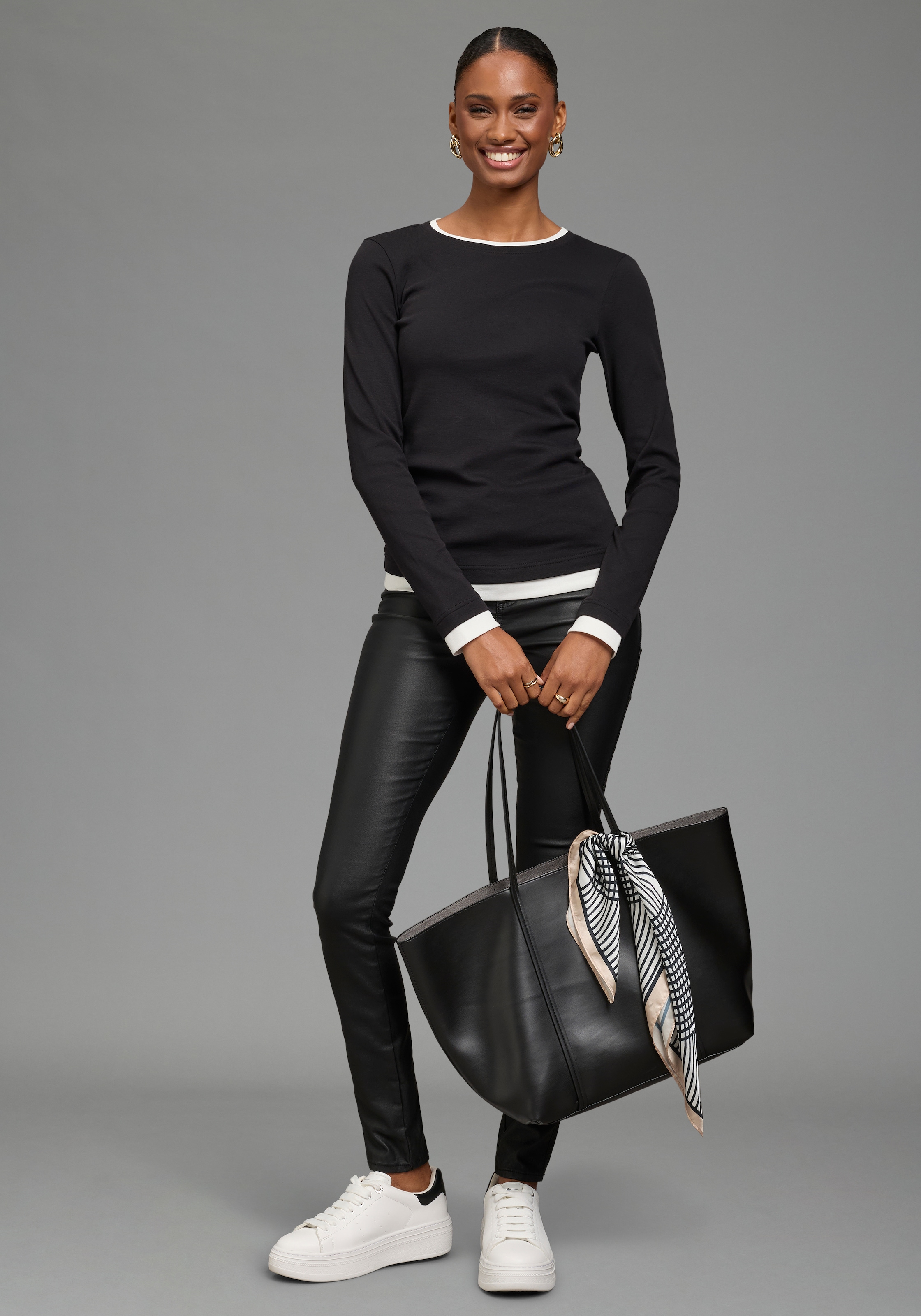 Bruno Banani Longsleeve mit Rundhalsausschnitt, hüftlange Form, Langarm-Design, aus Rippware