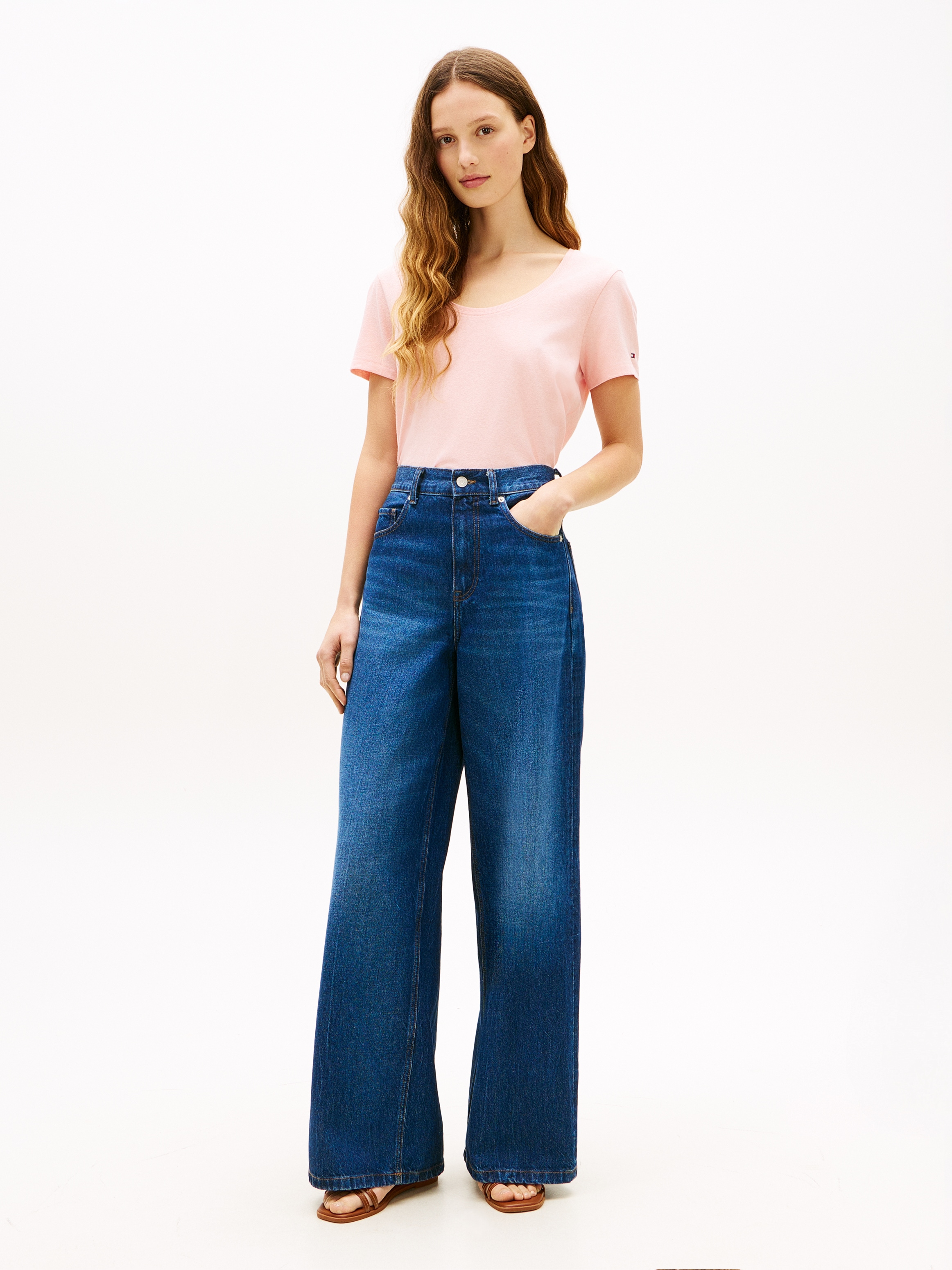 Tommy Hilfiger Kurzarmshirt »CO LINEN SCOOP NK SS TEE« mit kleinem Logo-Stick