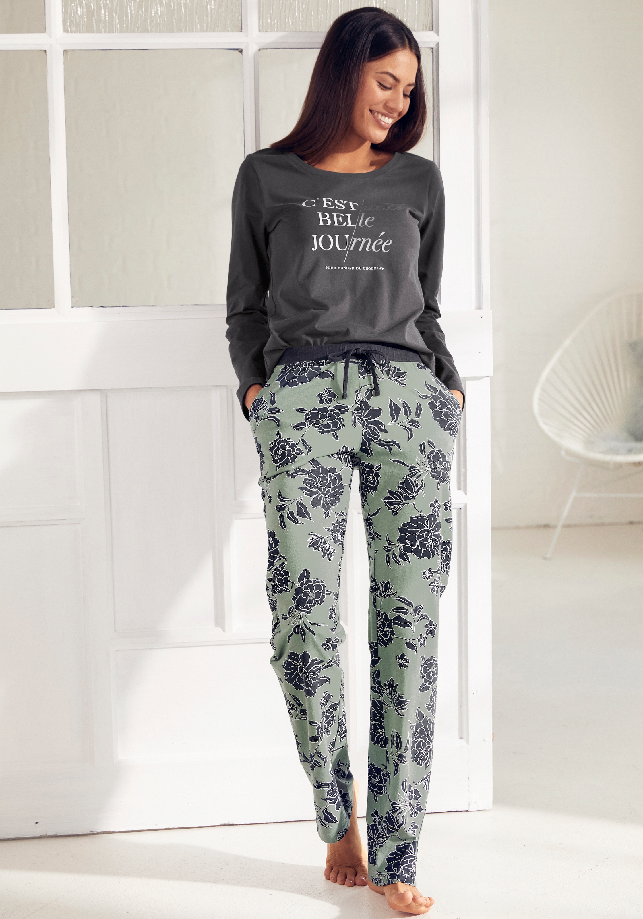 Vivance Dreams Pyjama, (2 tlg.), mit großem Blumen-Druck