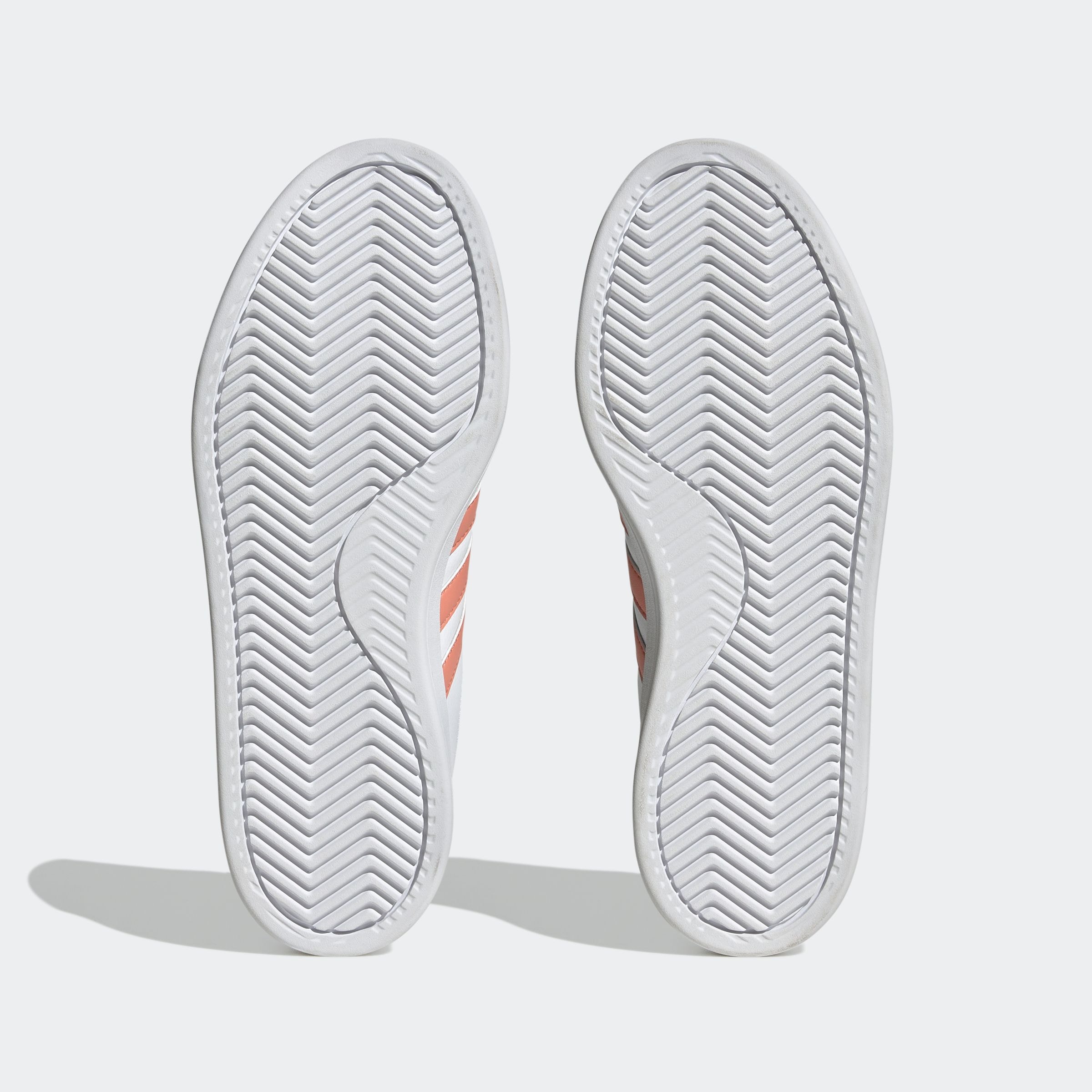 adidas Sportswear Sneaker »GRAND COURT CLOUDFOAM LIFESTYLE COURT COMFORT«, Design auf den Spuren des adidas Superstar