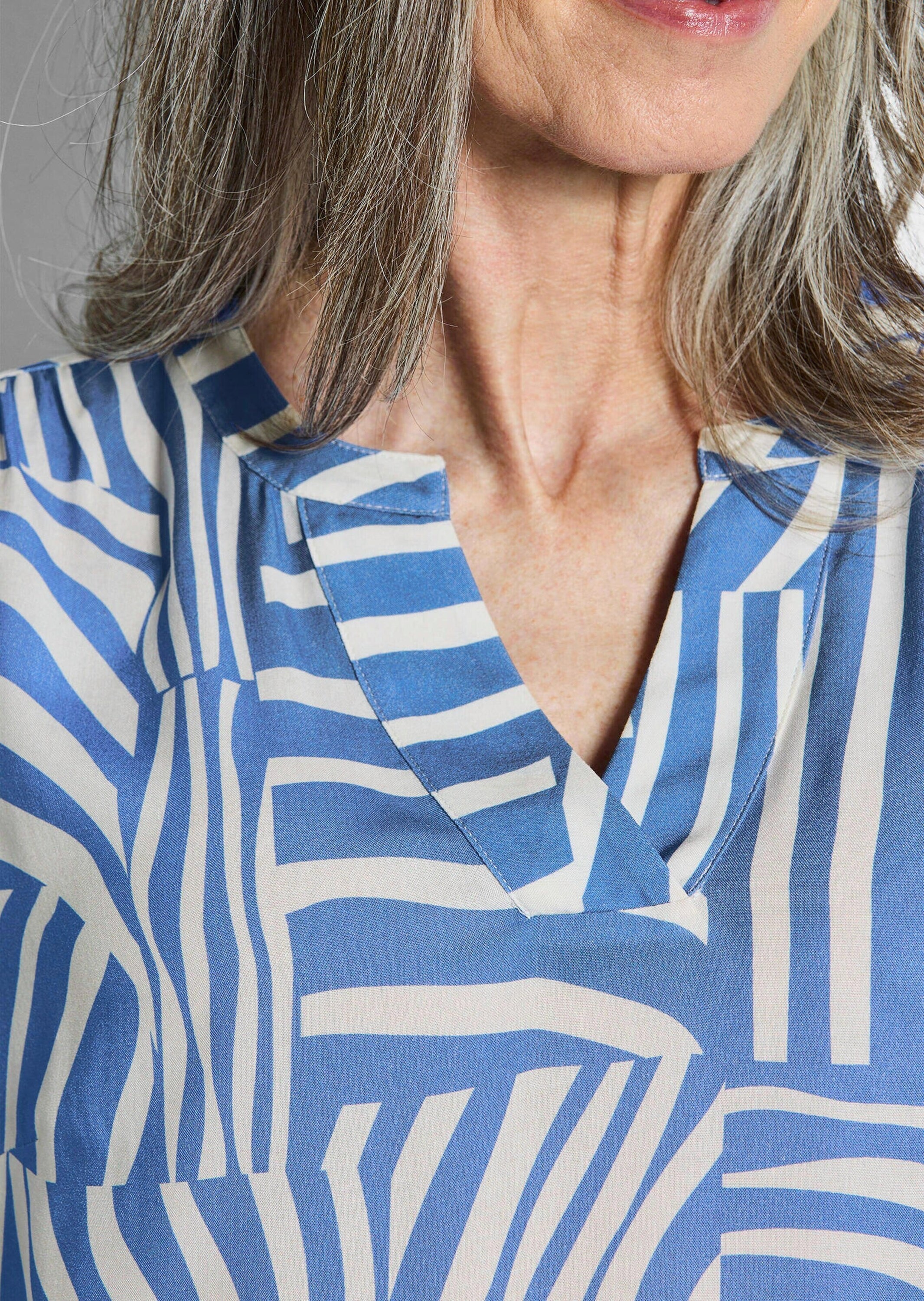 GOLDNER Schlupfbluse »Grafische Viskosebluse mit Schlitz« Gummibündchen am Armabschluss