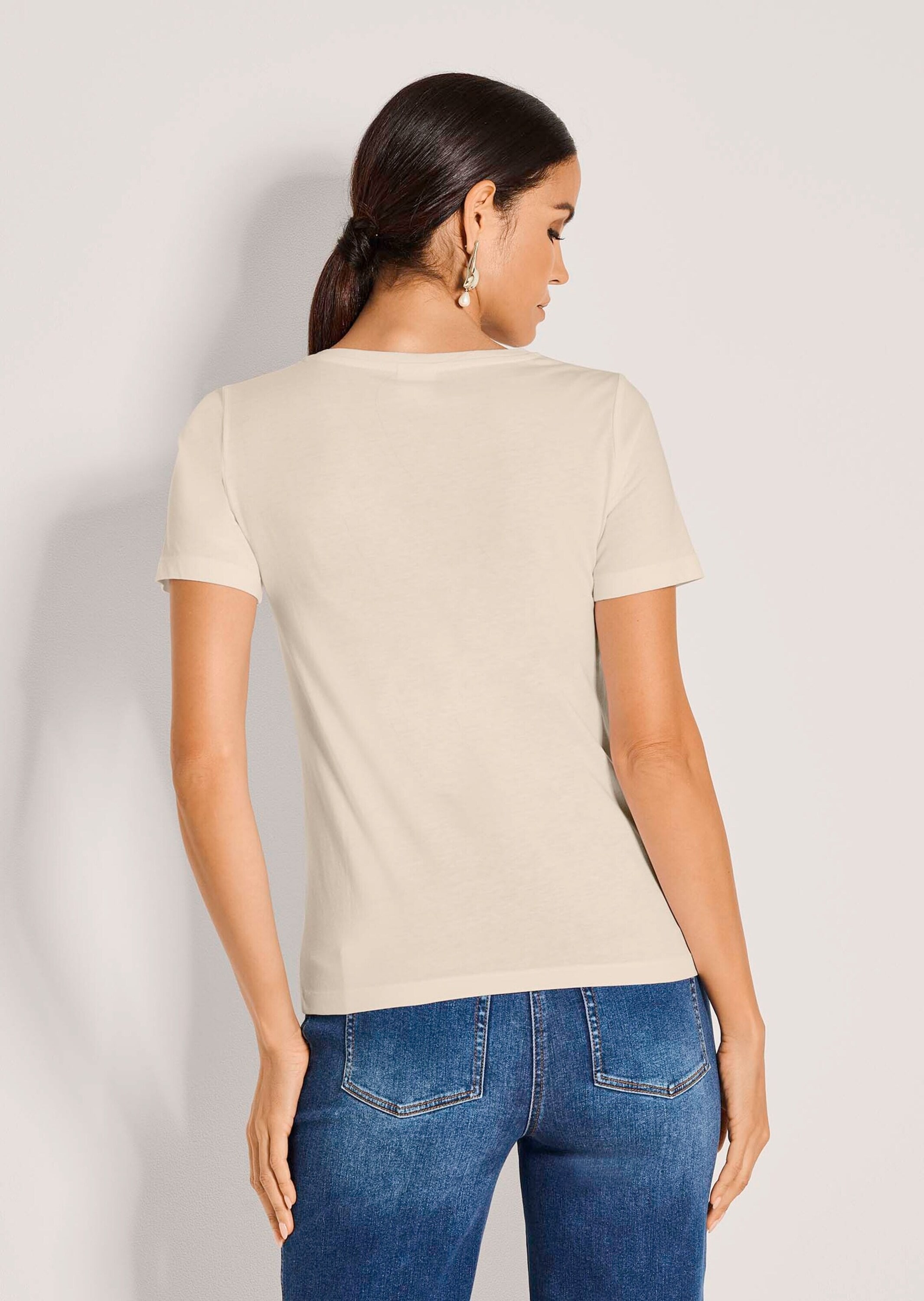 MADELEINE Kurzarmshirt »Shirt Schlichtes Basicshirt mit Rundhalsausschnitt« Gerader Saum