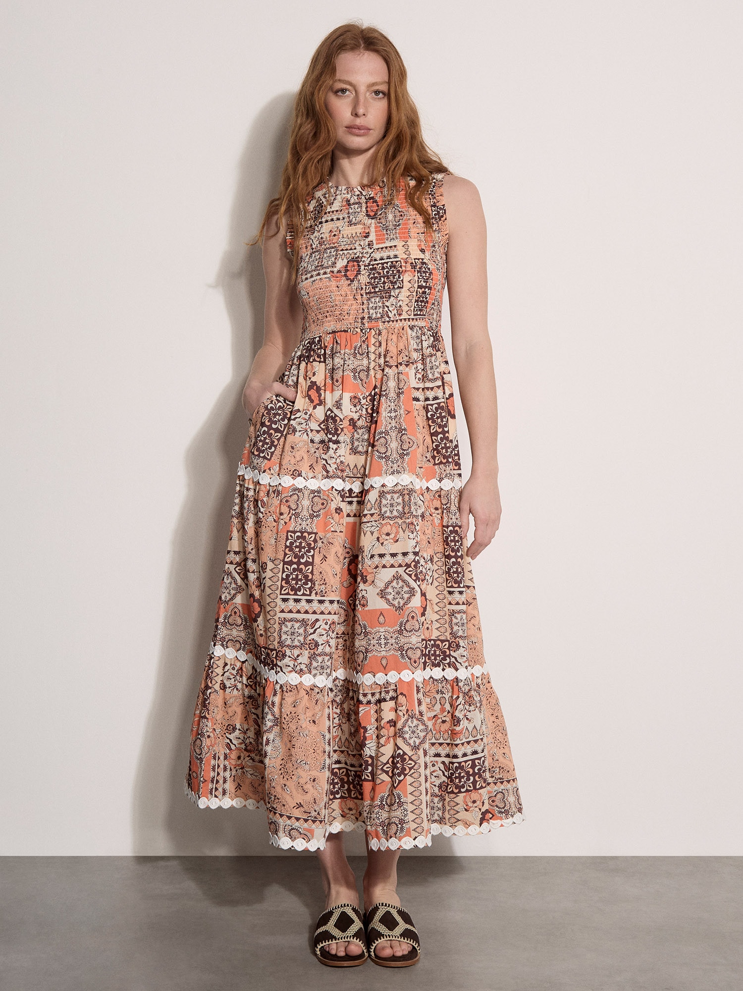 Apricot Druckkleid »Maxikleid« mit Smokdetails und Rüschen