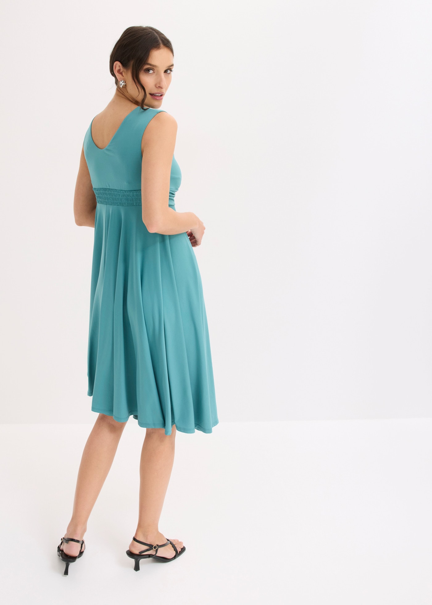 bonprix Shirtkleid ohne Ärmel, mit Smock-Einsatz hinten, aus Polyester und Elasthan