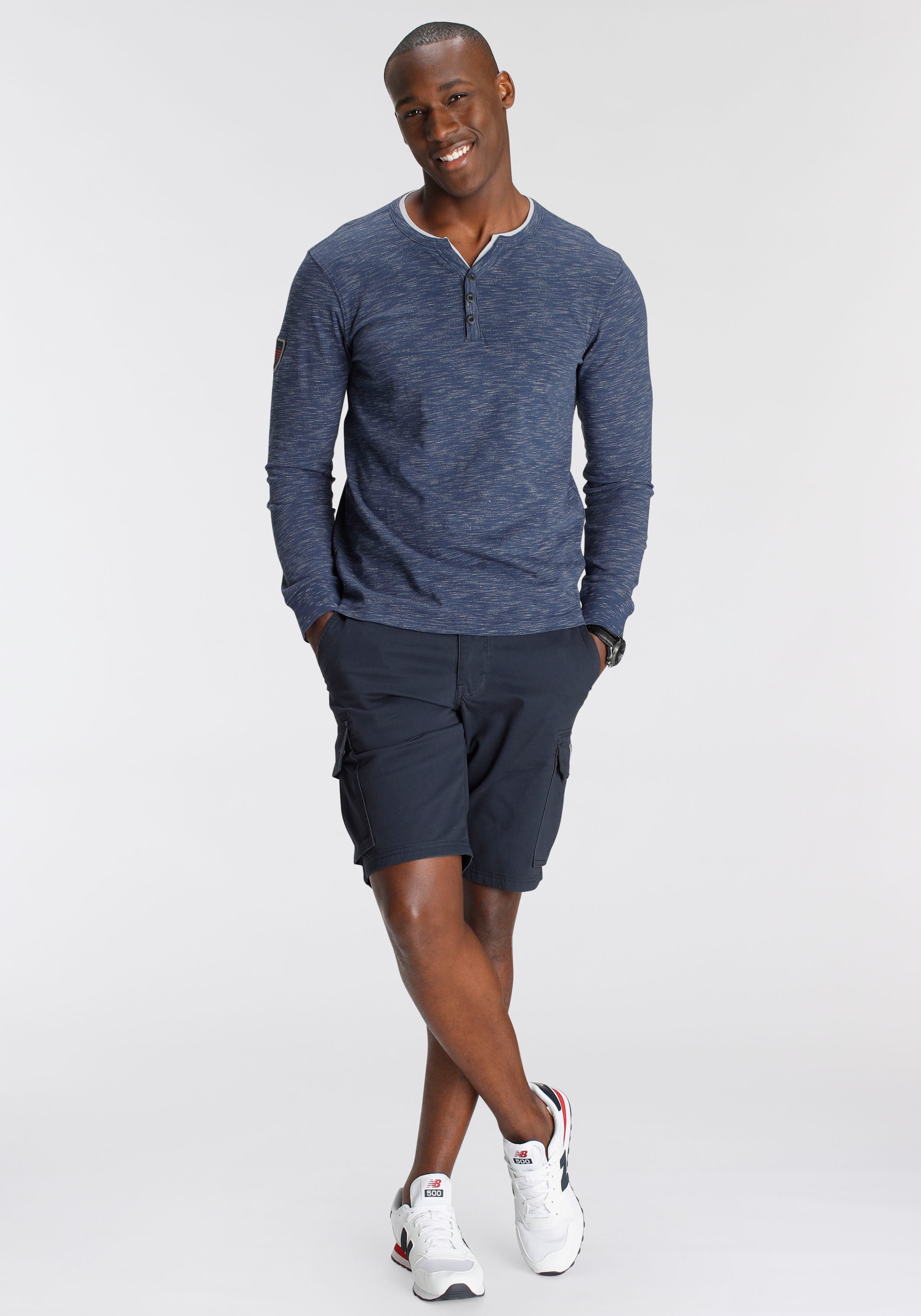 DELMAO Henleyshirt, Langarm, melierte Optik, Henleykragen, aus Baumwollmischung