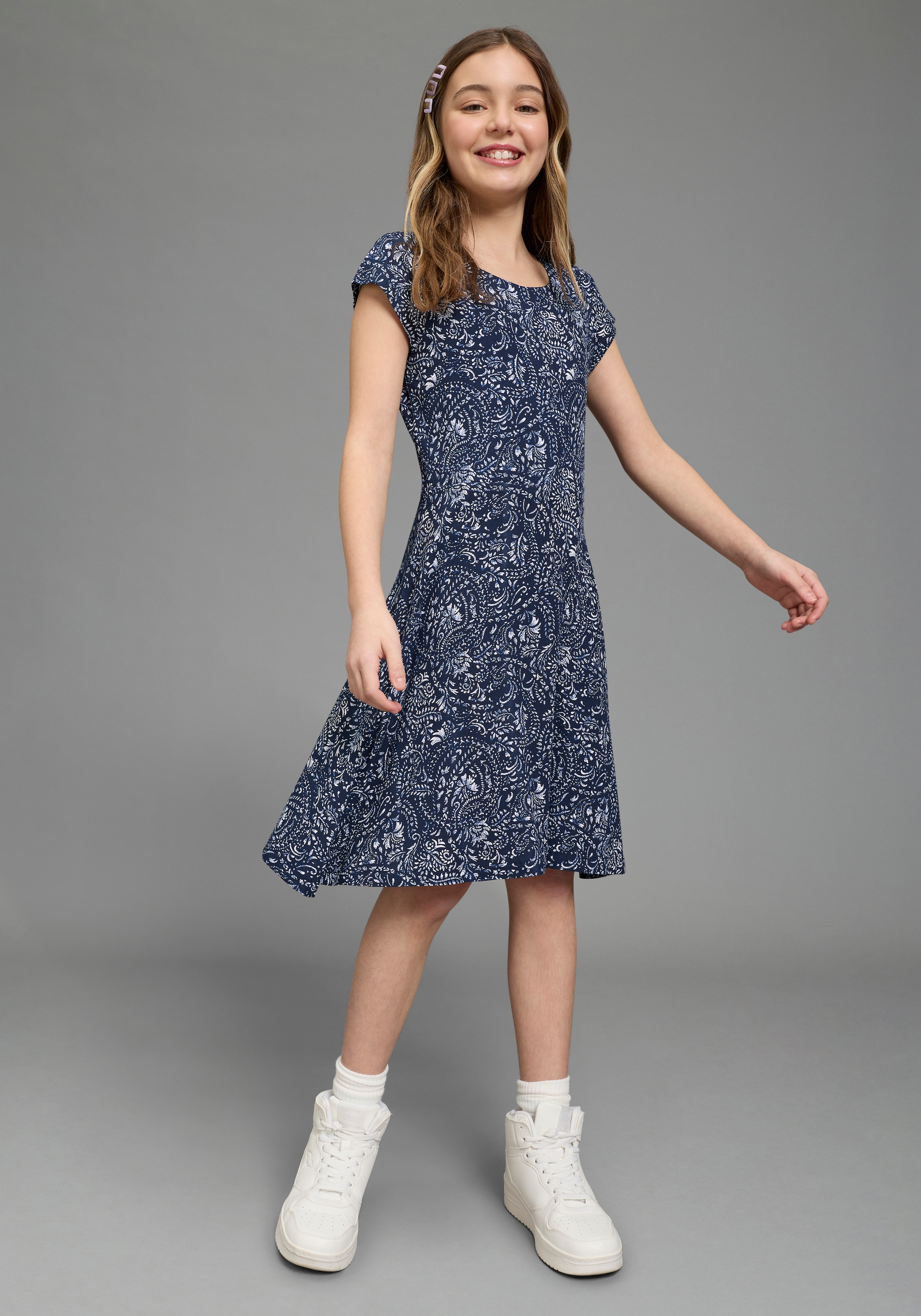 KIDSWORLD Jerseykleid »Viskose-Kleid mit Paisley Allover« Ohne Taschen Viskosekleid für Mädchen, mit modischem Druck, bequeme Passform