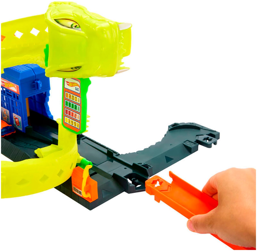 Hot Wheels Spiel-Gebäude »Schlangen-Spiralattacke«, inklusive Fahrzeug im Maßstab 1:64