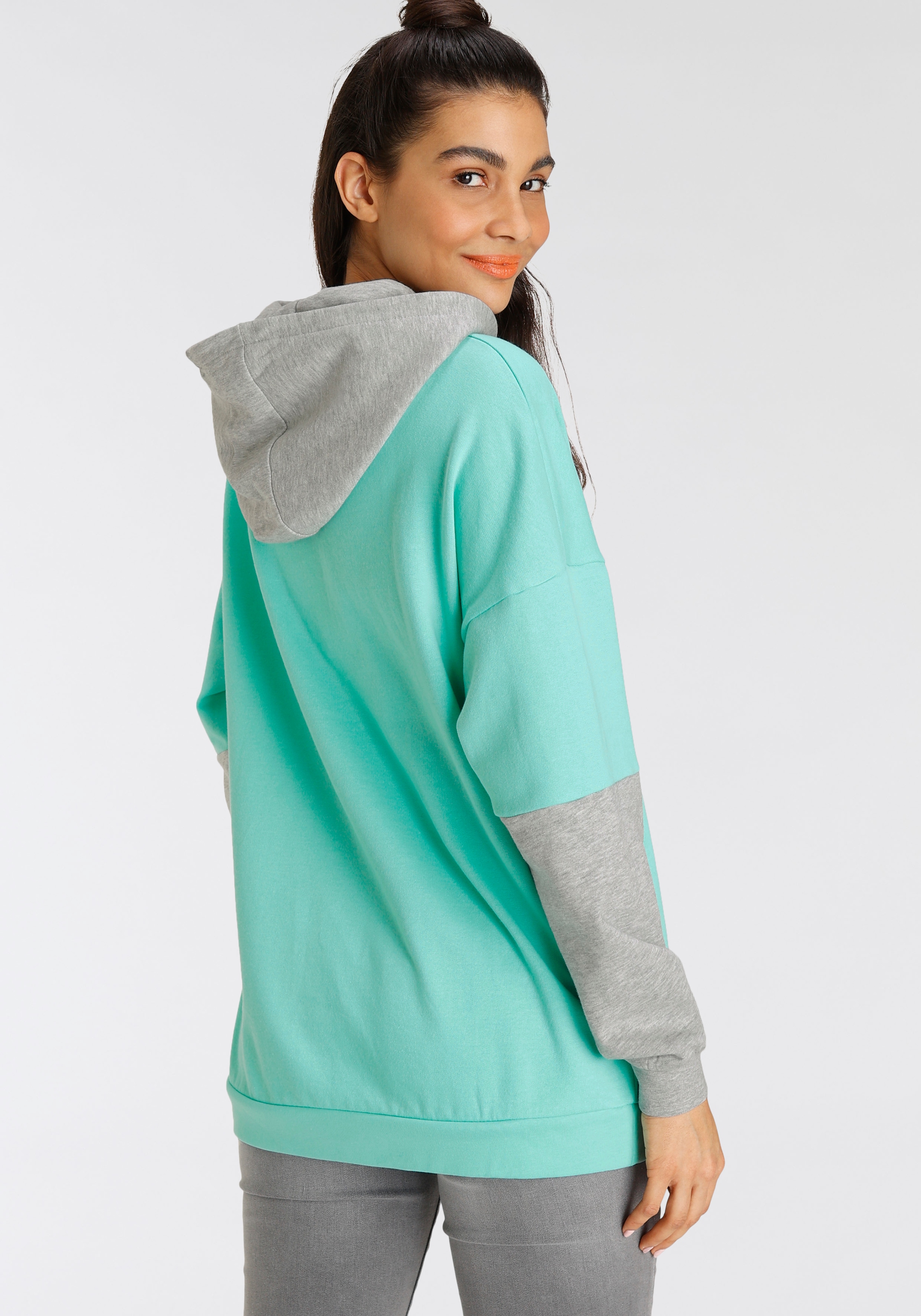 KangaROOS Kapuzensweatshirt, in cooler Oversize-Form mit großen Logoschriftzug - NEUE KOLLEKTION