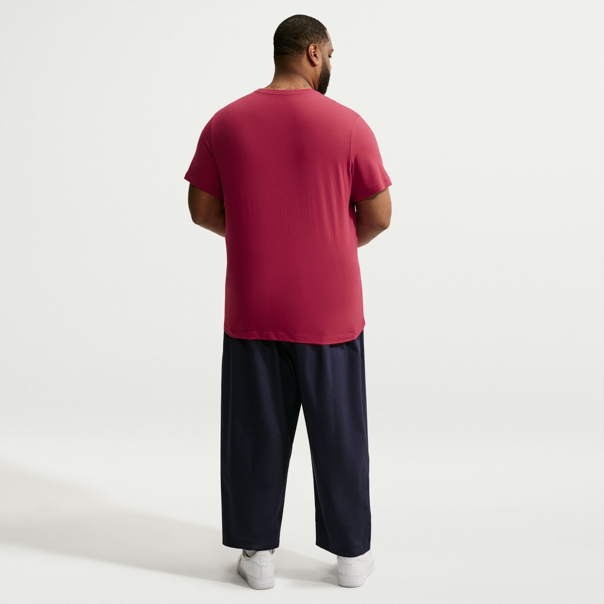 Nike Sportswear T-Shirt »M NSW TEE JUST DO IT SWOOSH« mit Logodruck auf der Brust, Kurzarm-Design, aus Jersey-Material