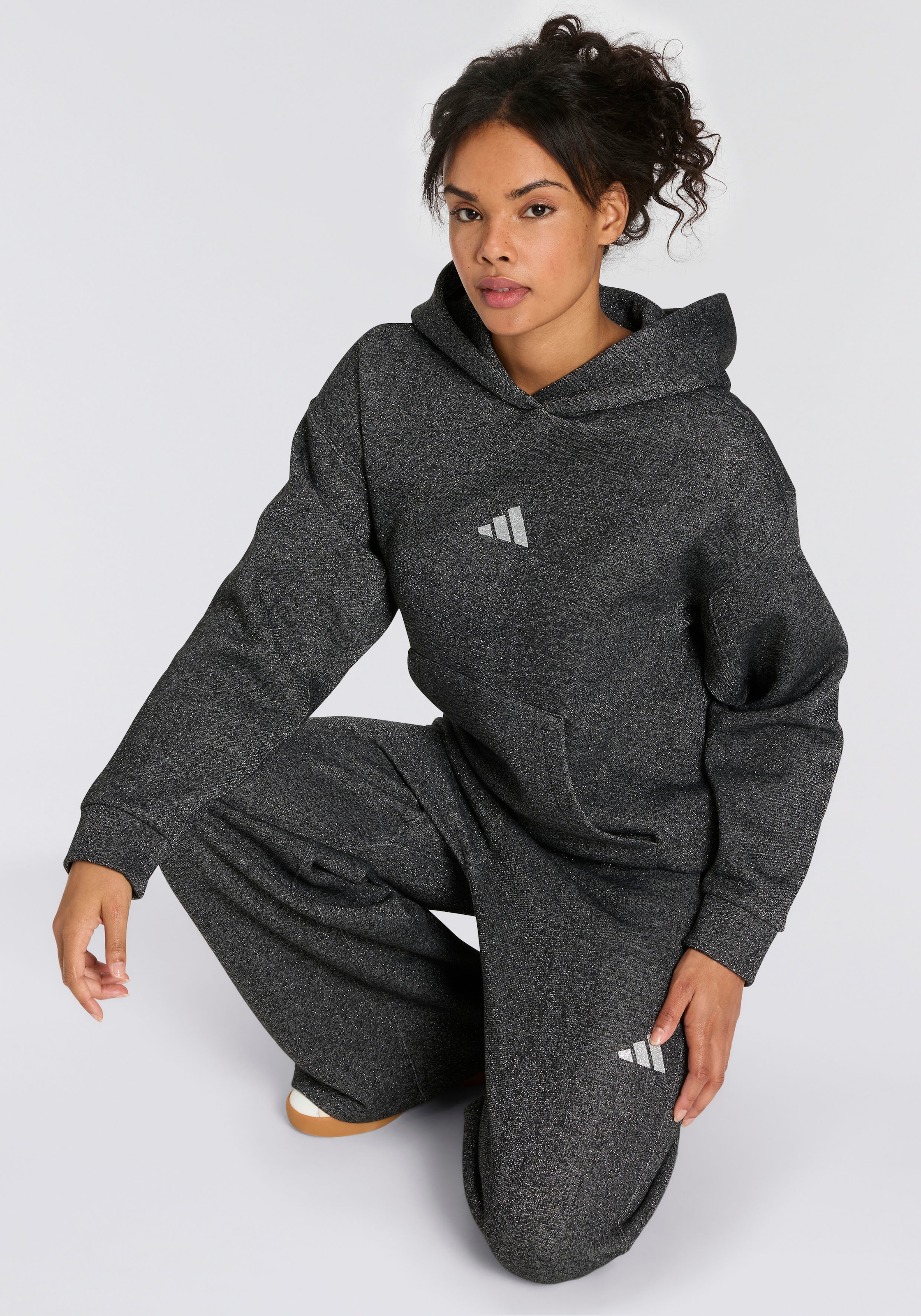 adidas Sportswear Kapuzensweatshirt »ALL SZN HOLIDAY GLITTER FLEECE LOOSE HOODIE«

